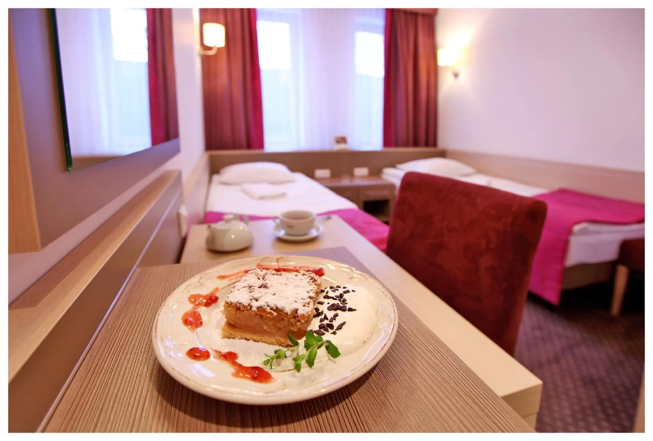 Food and drinks, Bed in Arche Hotel Siedlce