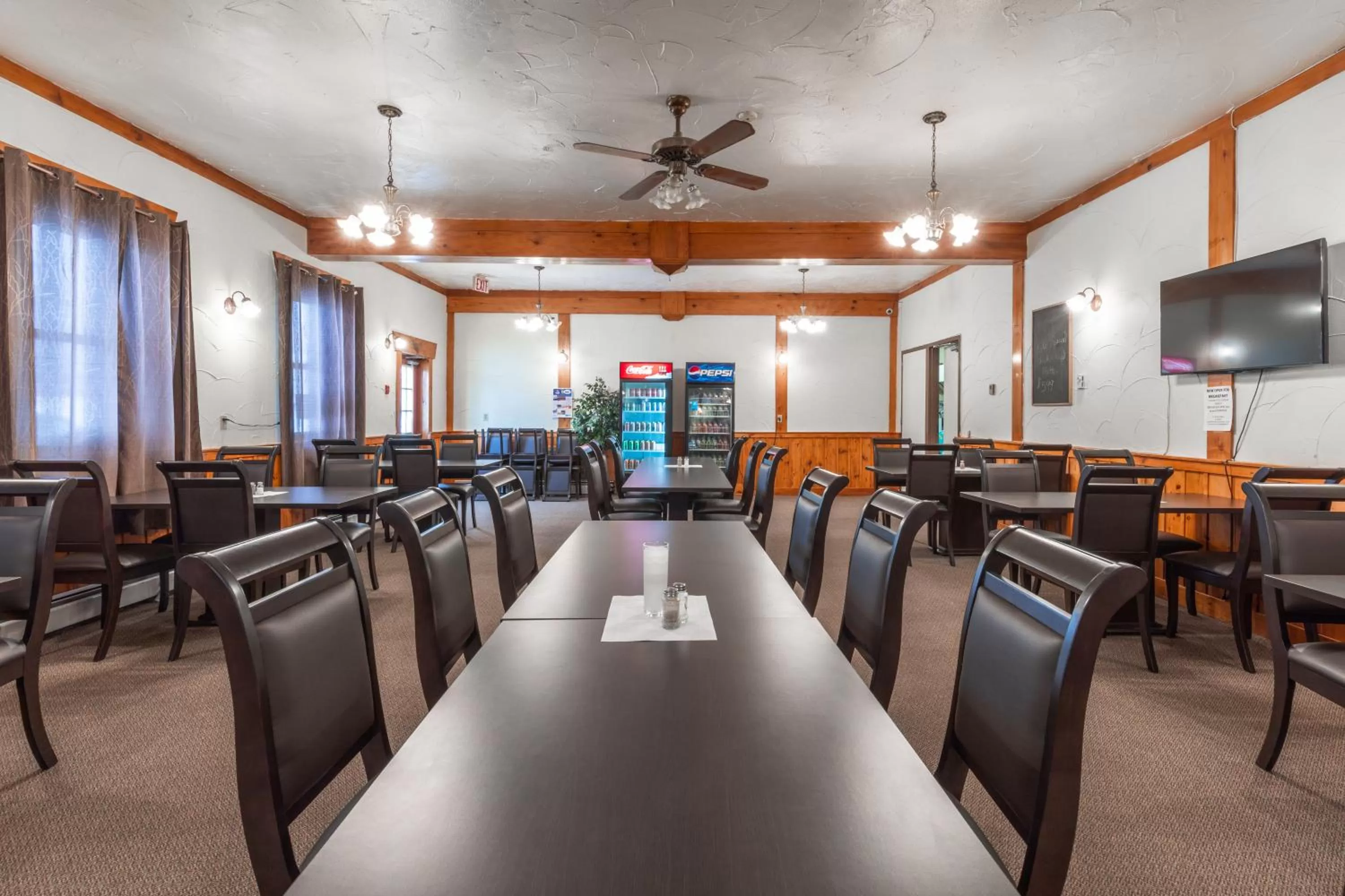 Restaurant/places to eat in Englehart Motel