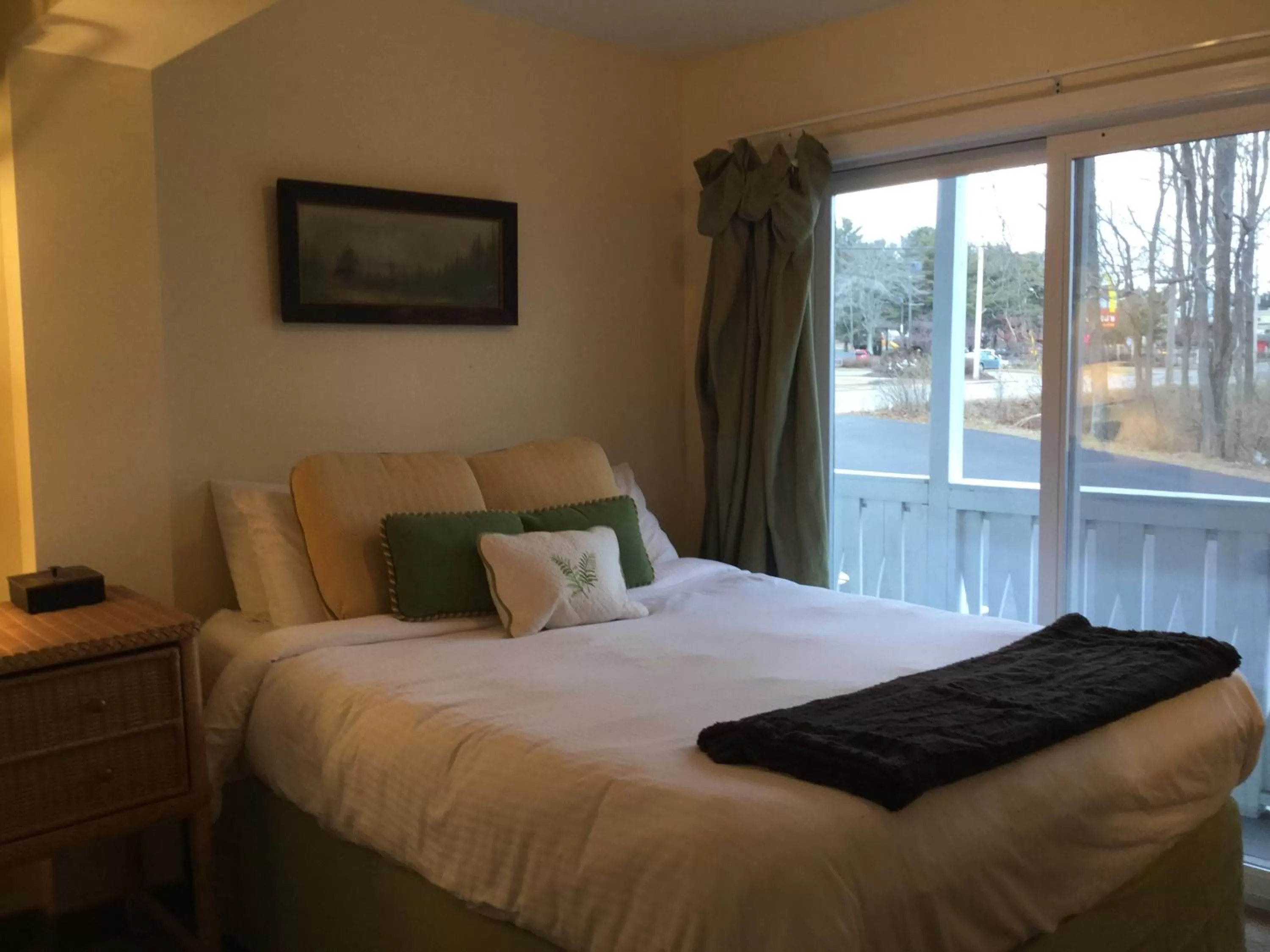 Bedroom, Bed in The Beach Rose Inn