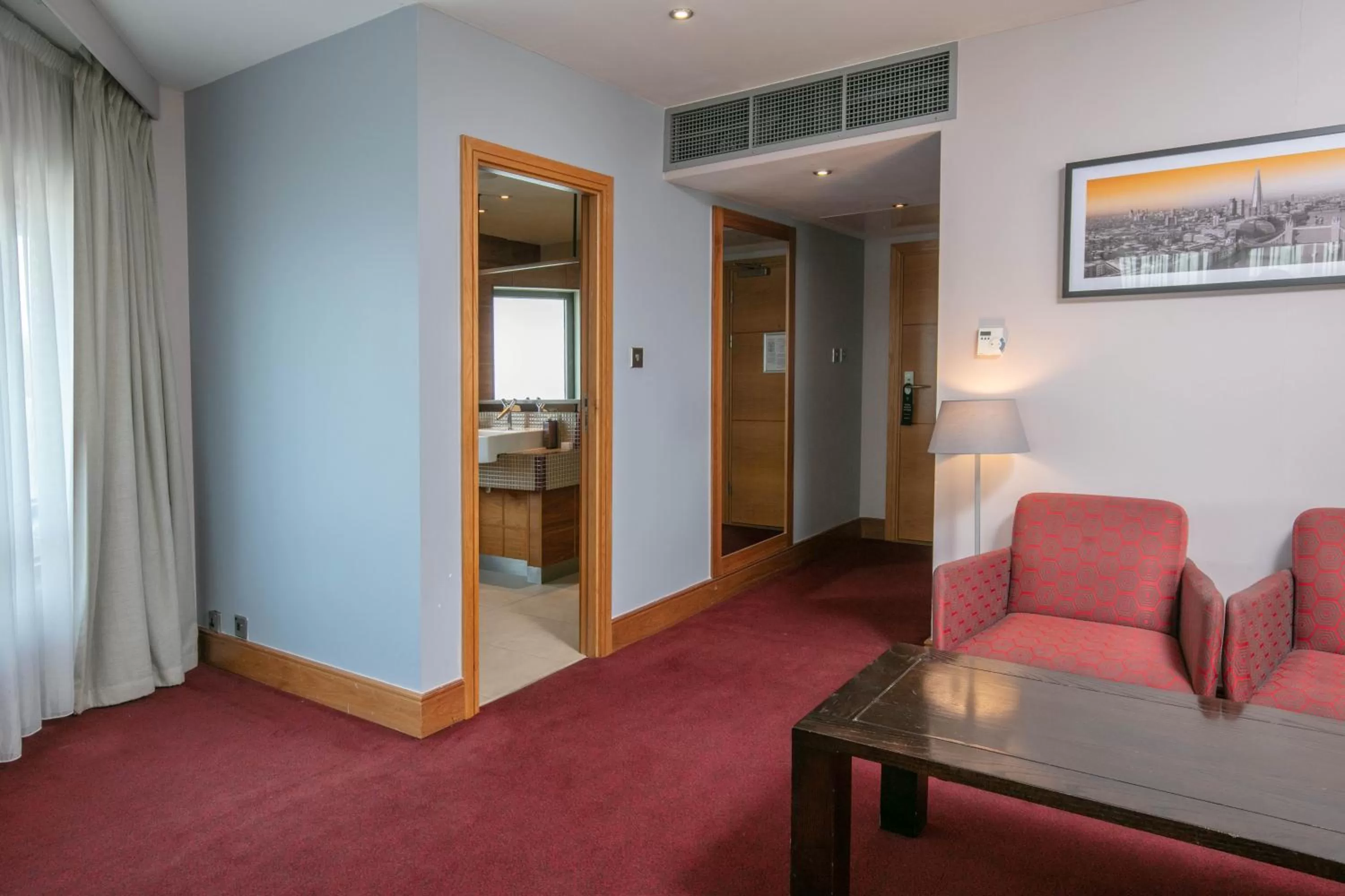 Bedroom in The Crown London, WorldHotels Distinctive