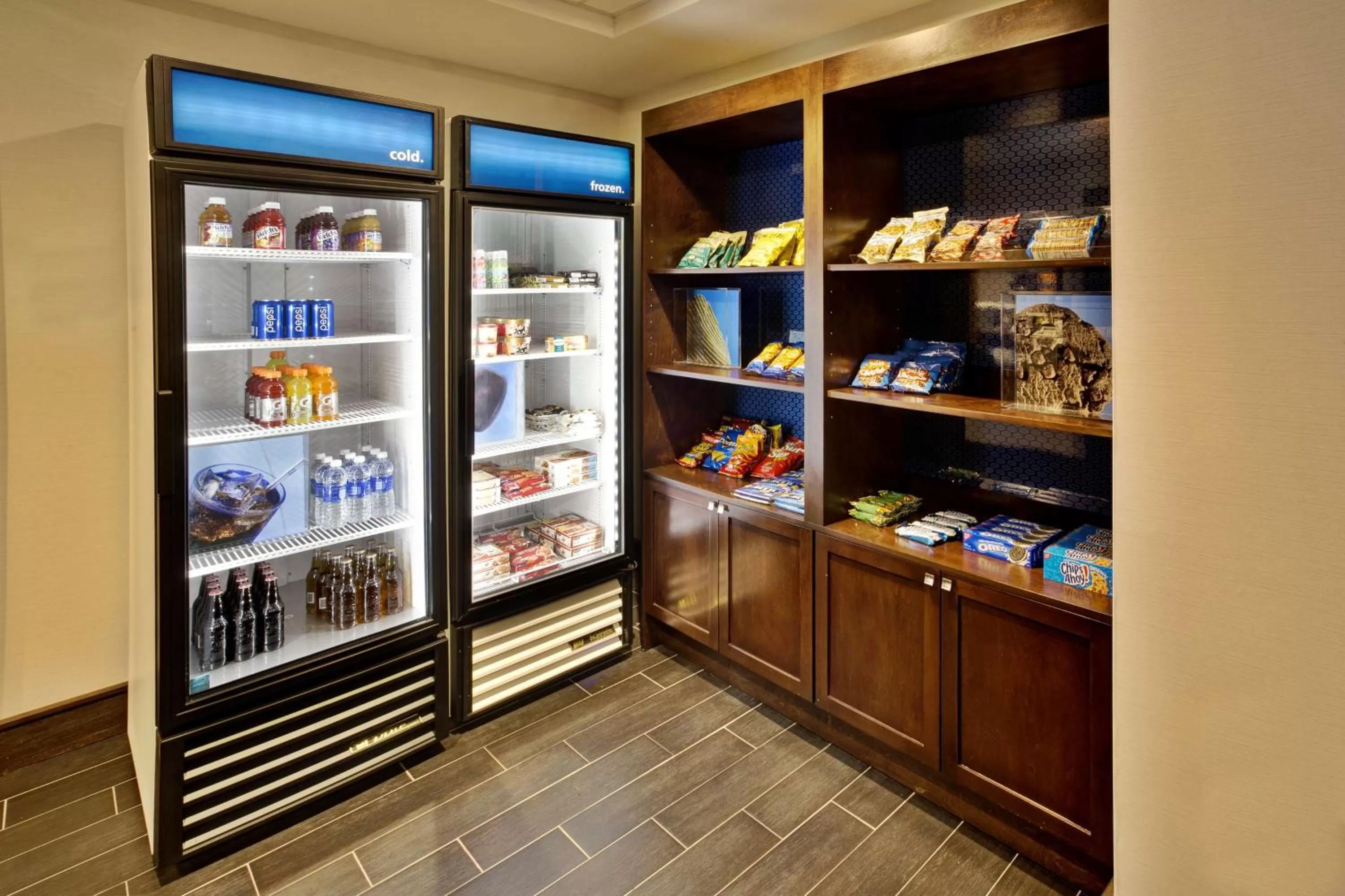 Restaurant/places to eat in Hampton Inn Niagara Falls/ Blvd