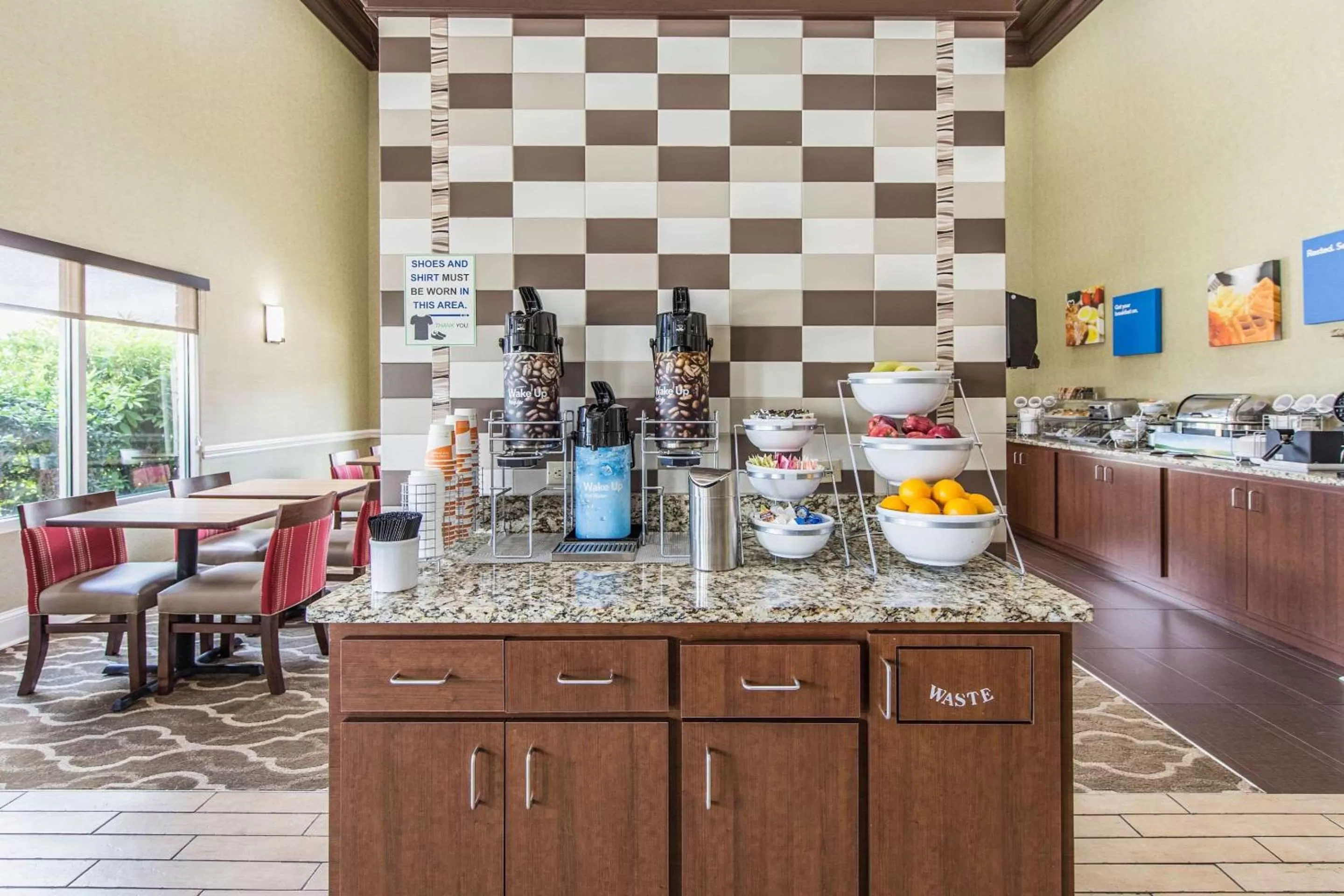 Restaurant/places to eat in Comfort Inn & Suites Greenwood near University