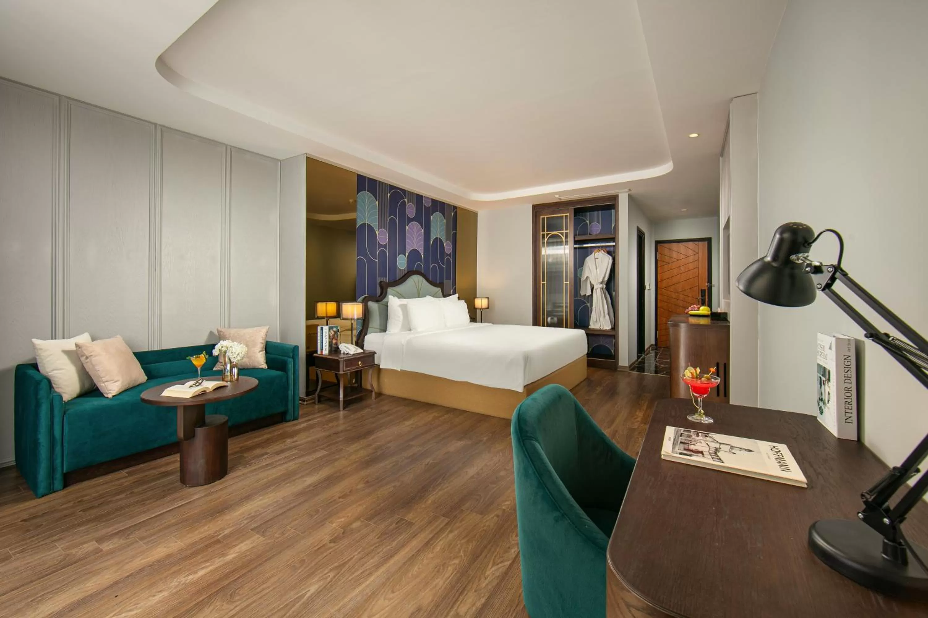 Bed in MAY DE VILLE Lakeside Hotel