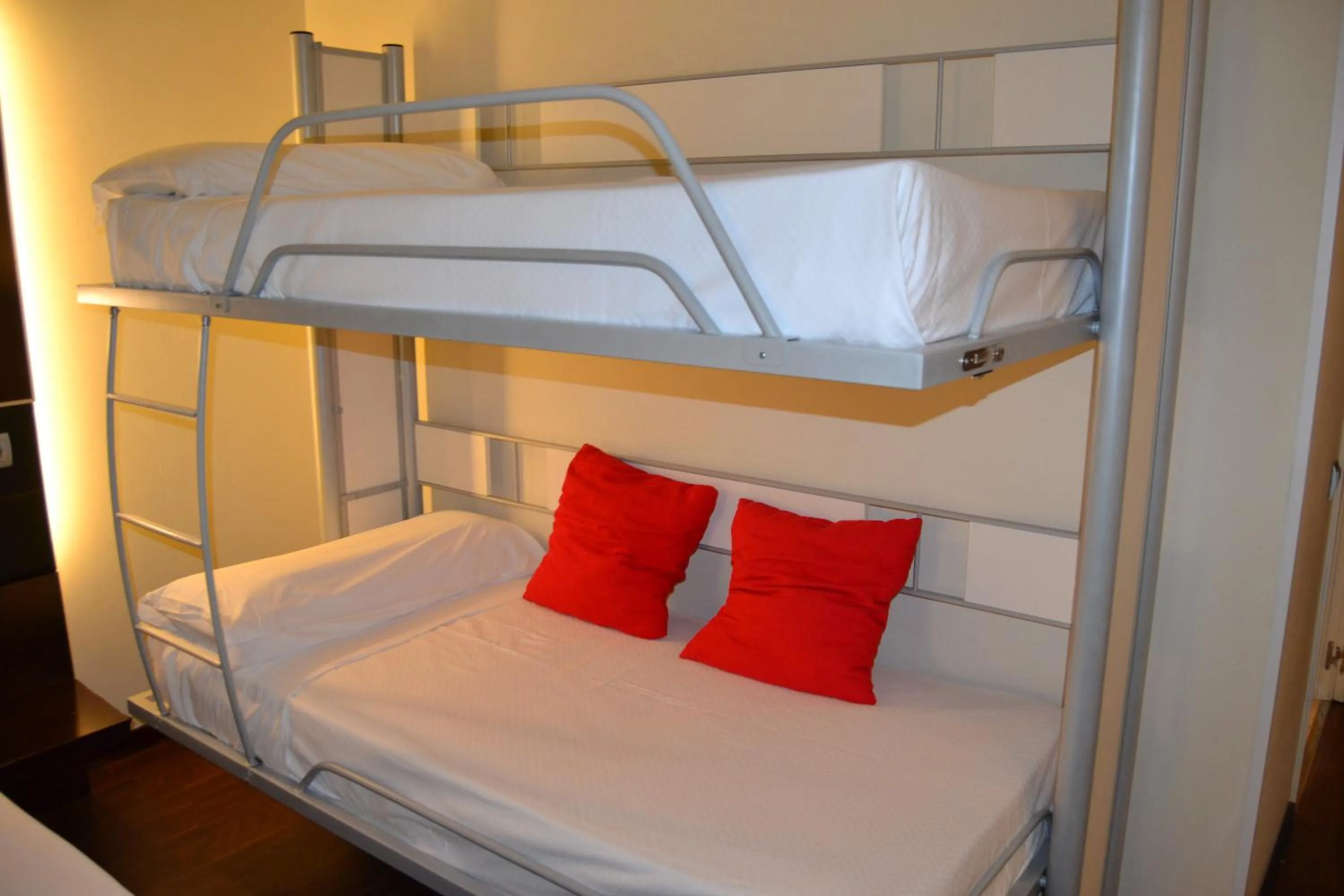 bunk bed, Bed in Hotel Ceuta Puerta de Africa