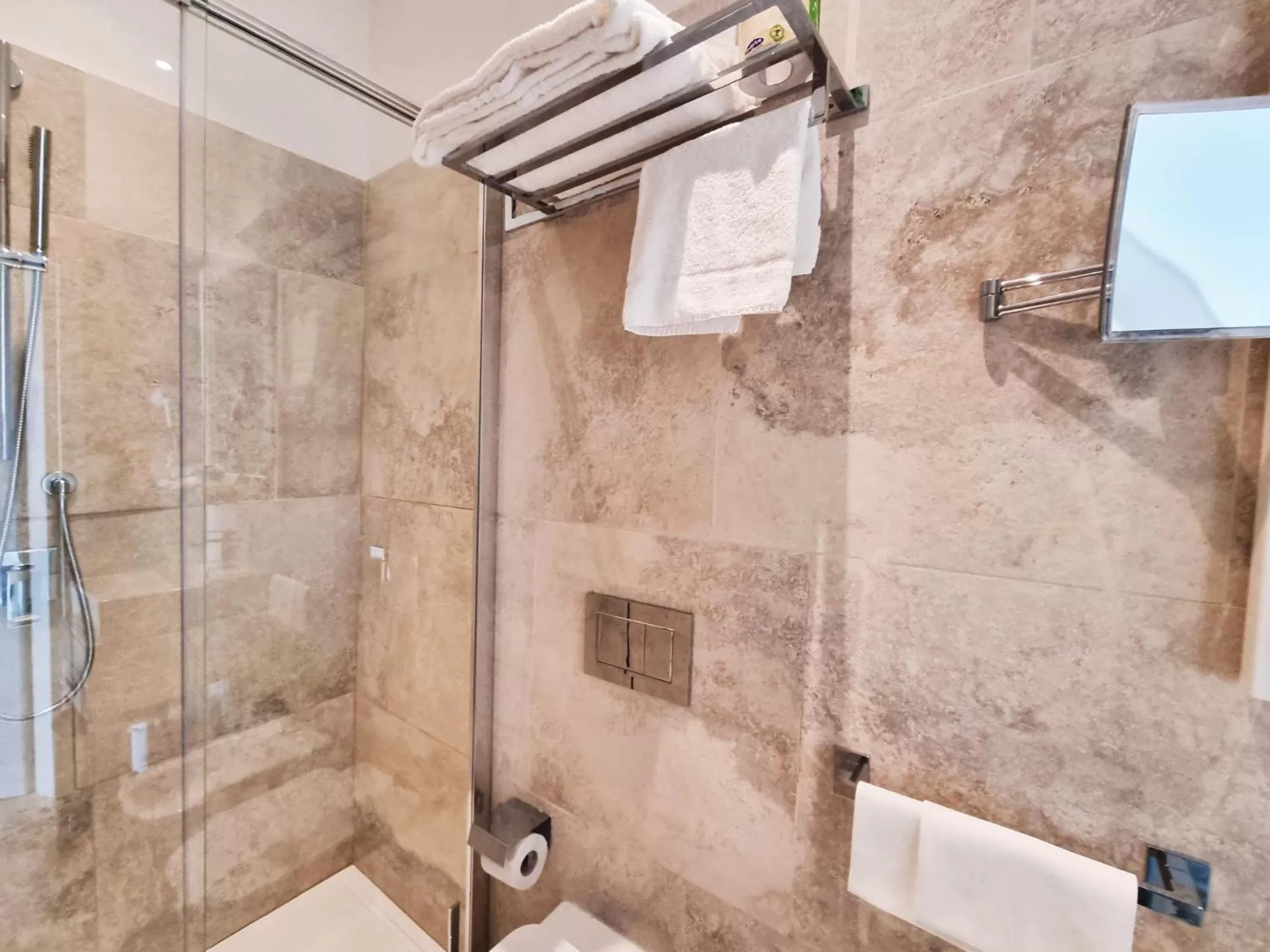 Bathroom in Hotel Plaza