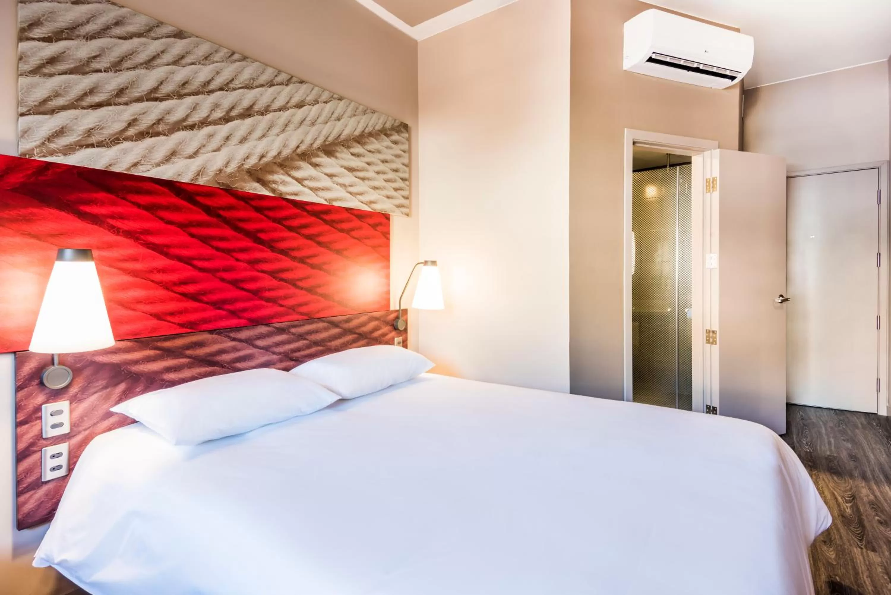 Photo of the whole room, Bed in Hotel Ibis Cali Granada