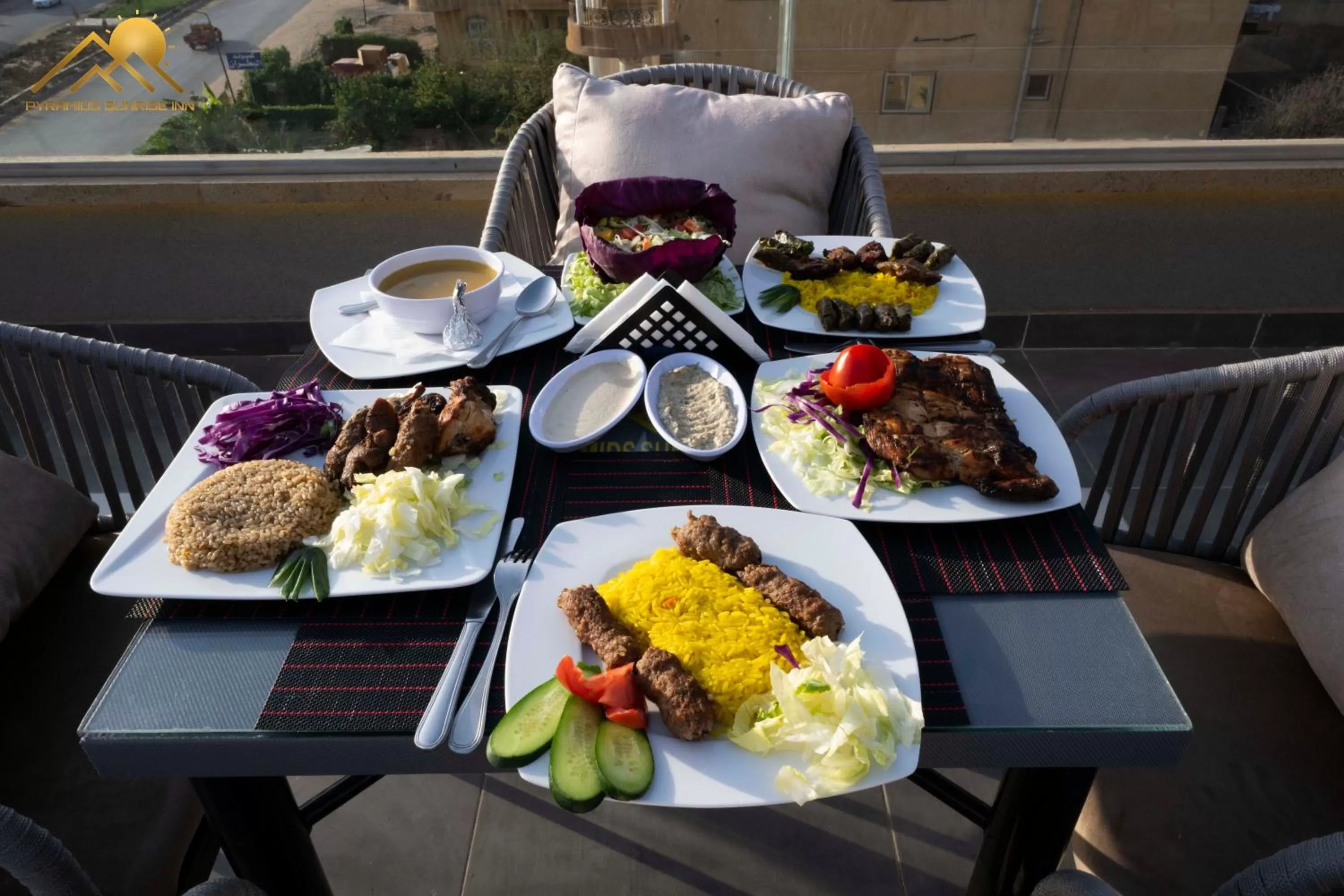 Restaurant/places to eat in Pyramids sunrise inn