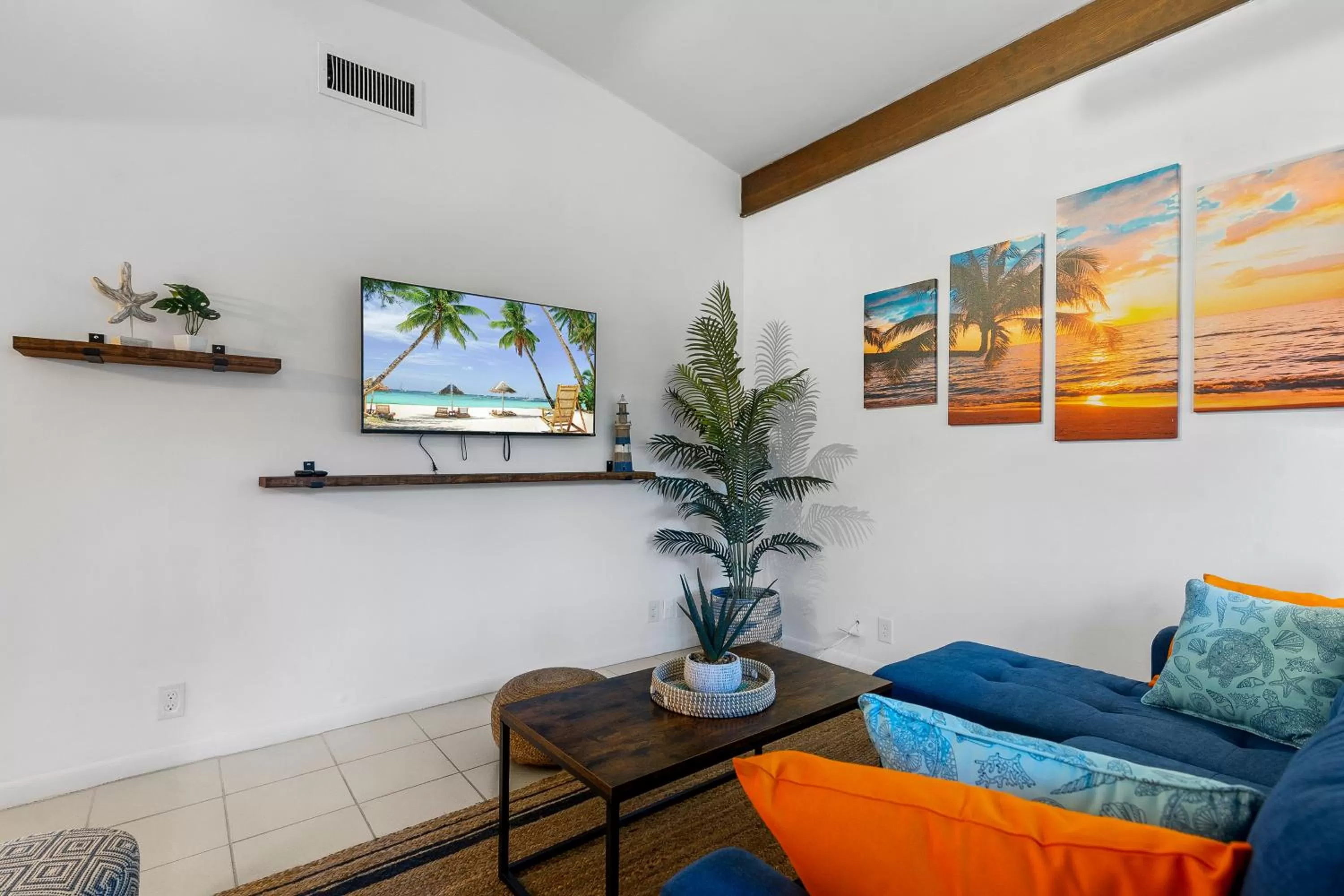 TV and multimedia in CocoBay 2BR Condos Near Beach, Galleria Mall, Wilton Manors, Cruise Port