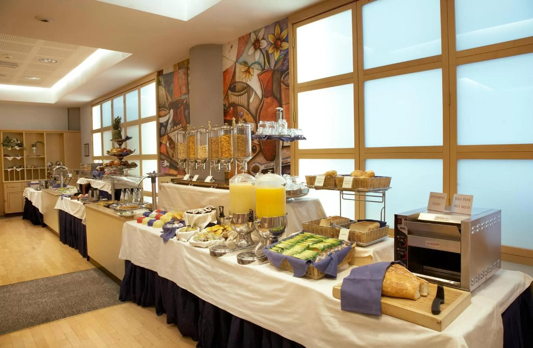 Restaurant/places to eat in Pacific Hotel Fortino