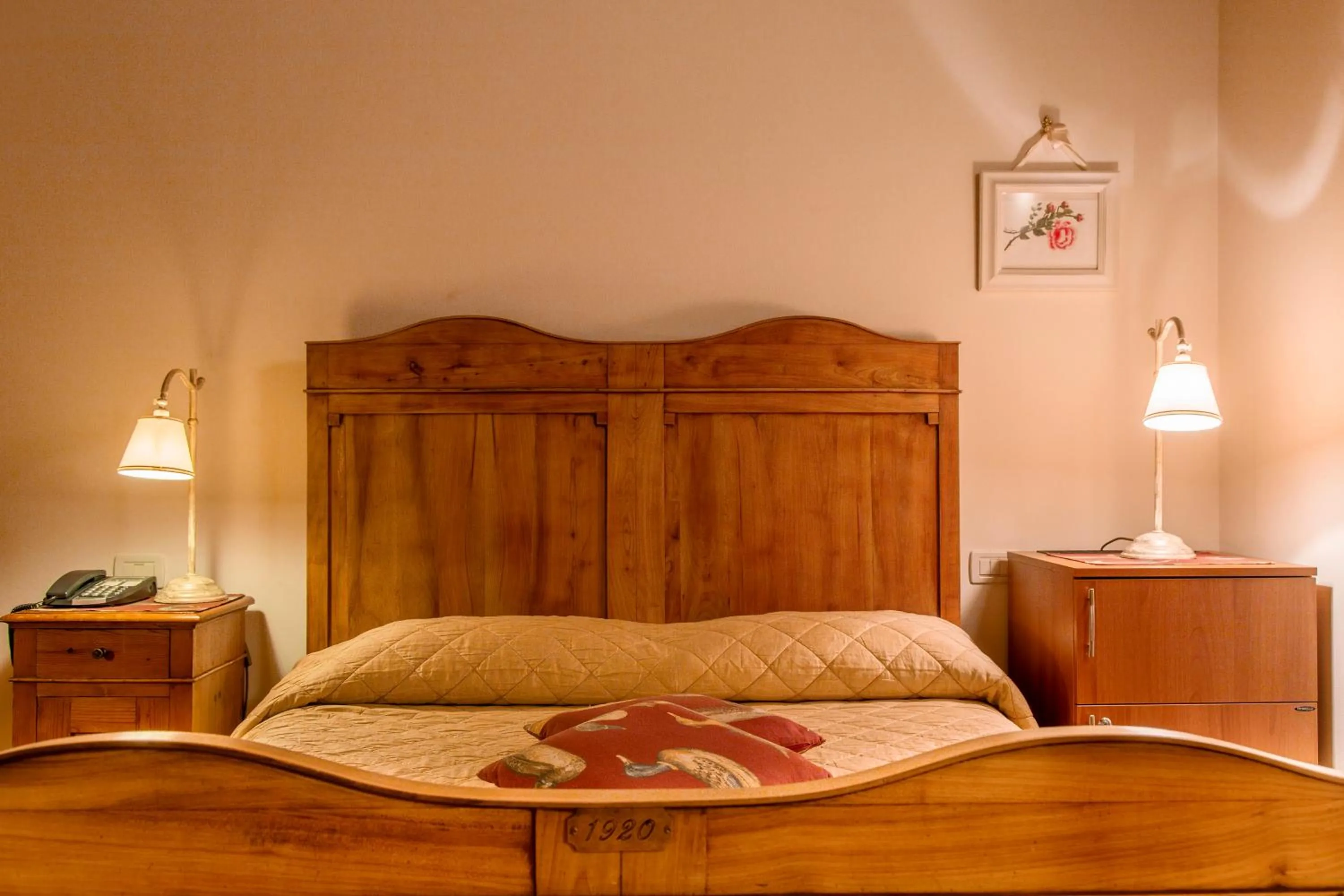 Bed in Hotel Calvi-Ristorante Mainor