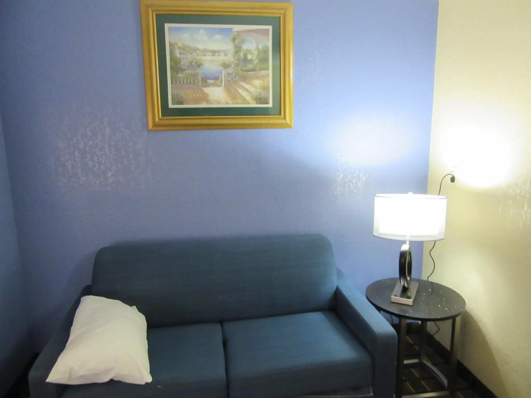 Seating area in Quality Inn & Suites near Six Flags East