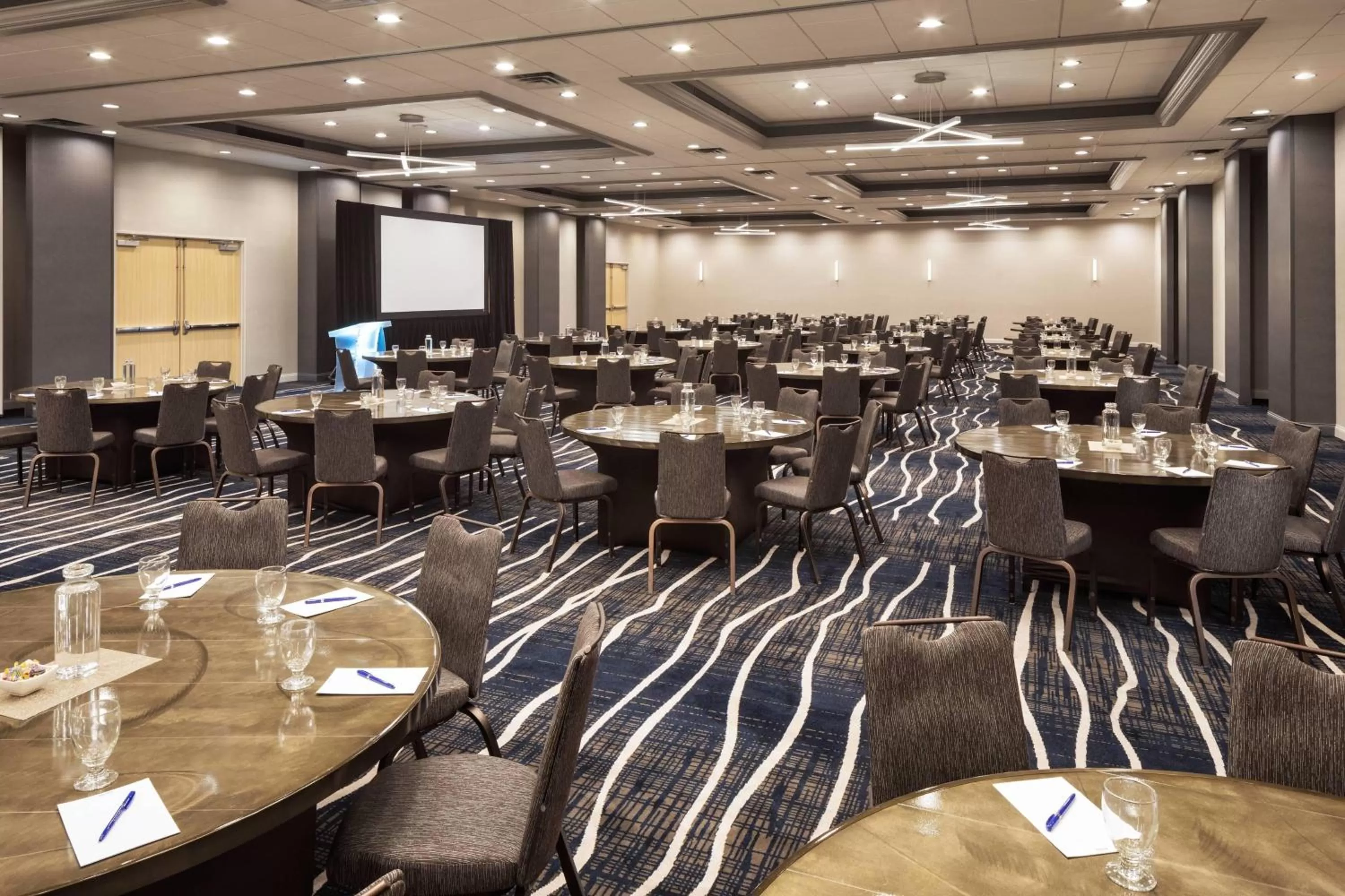 Meeting/conference room in Delta Hotels by Marriott Minneapolis Northeast