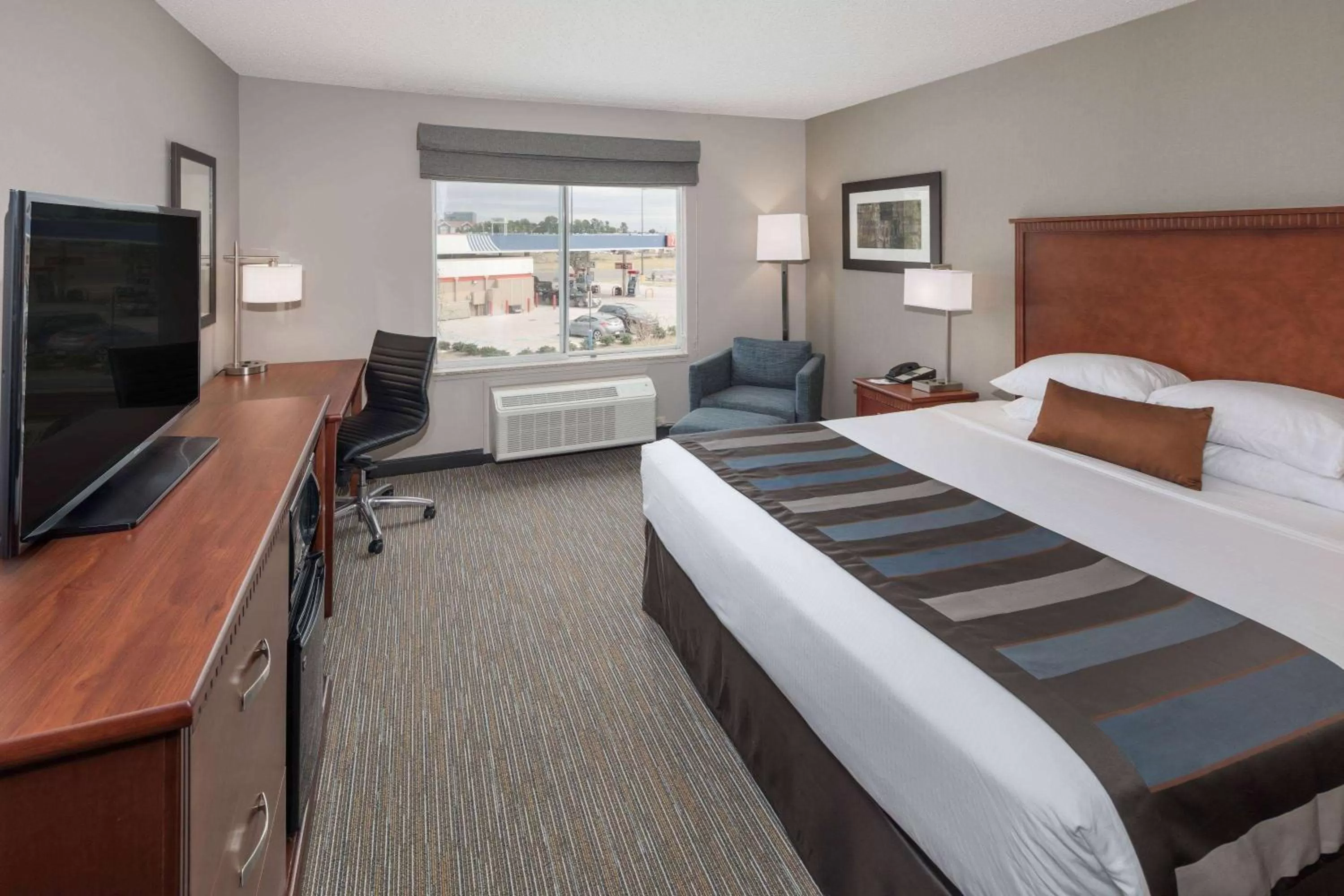On site, Bed in Wingate by Wyndham Shreveport Airport