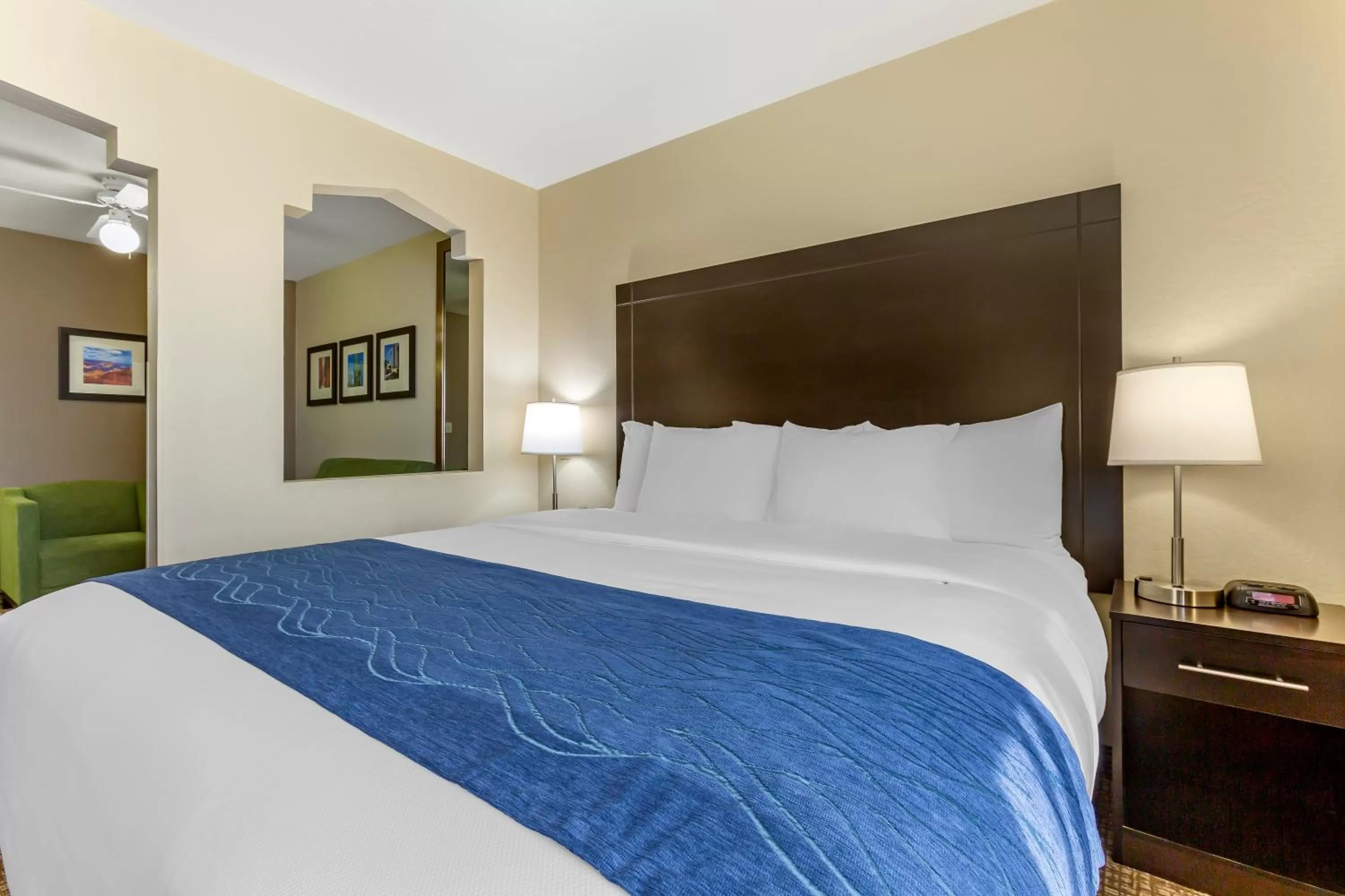 Bed in Comfort Inn & Suites Surprise Near Sun City West
