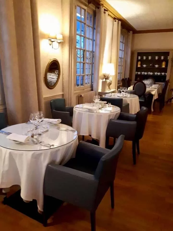 Restaurant/places to eat in Le Cheval Blanc