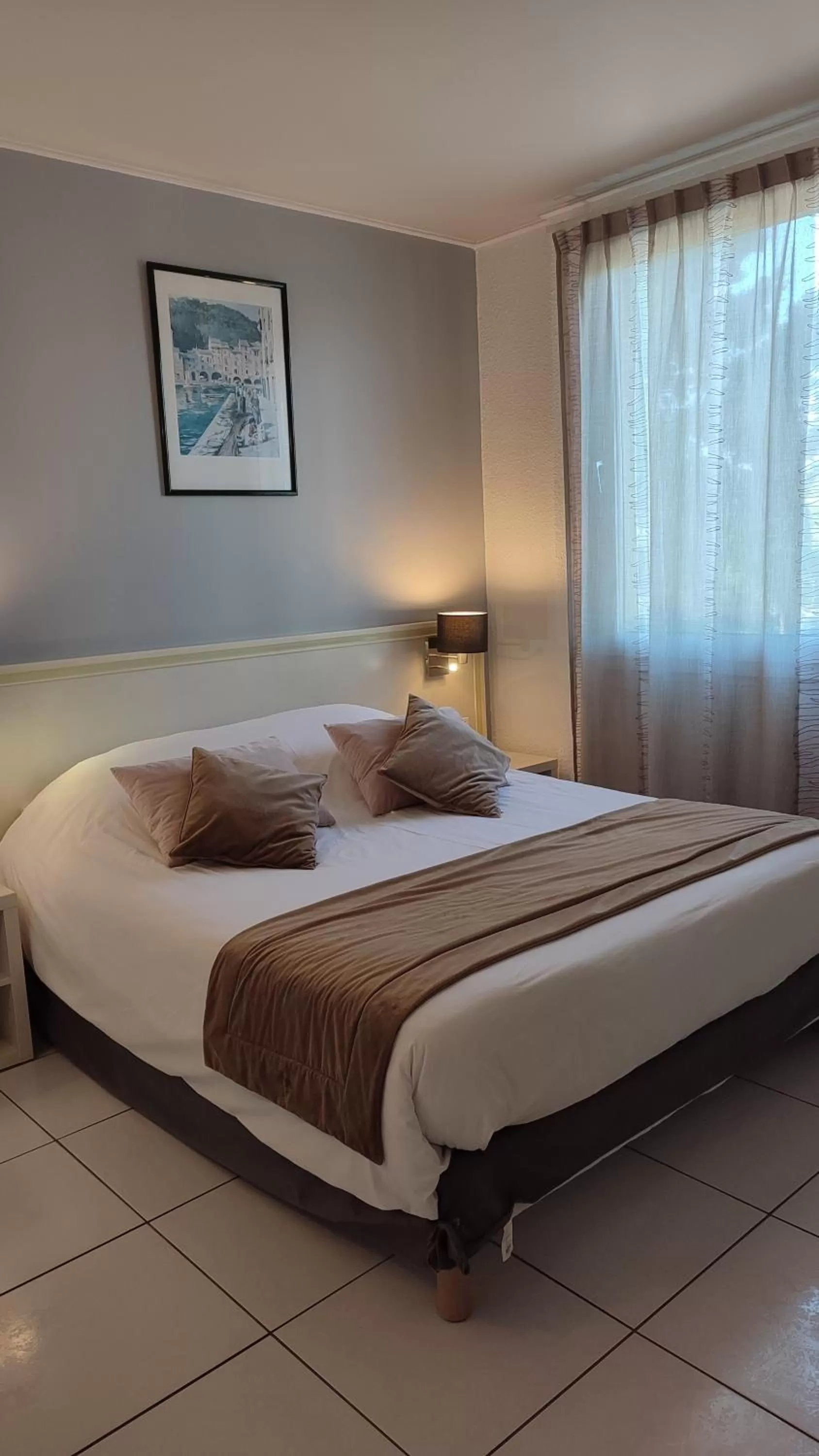 Photo of the whole room, Bed in Hotel Restaurant Miramar L'orchidée