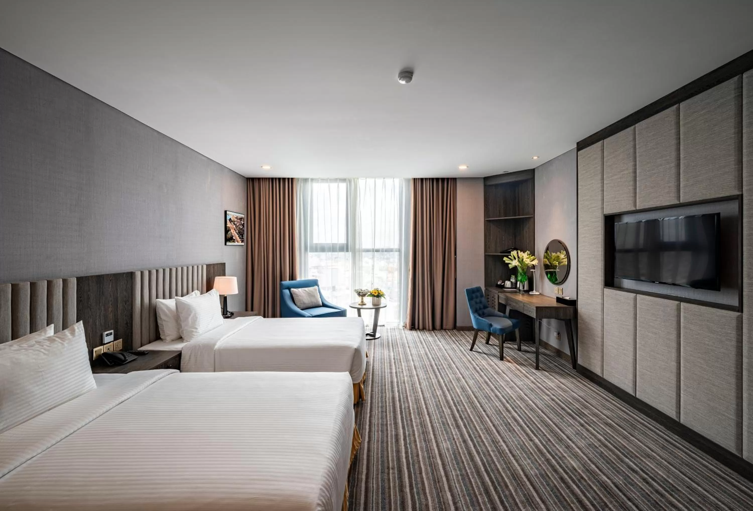 Living room, Bed in Muong Thanh Luxury Saigon Hotel