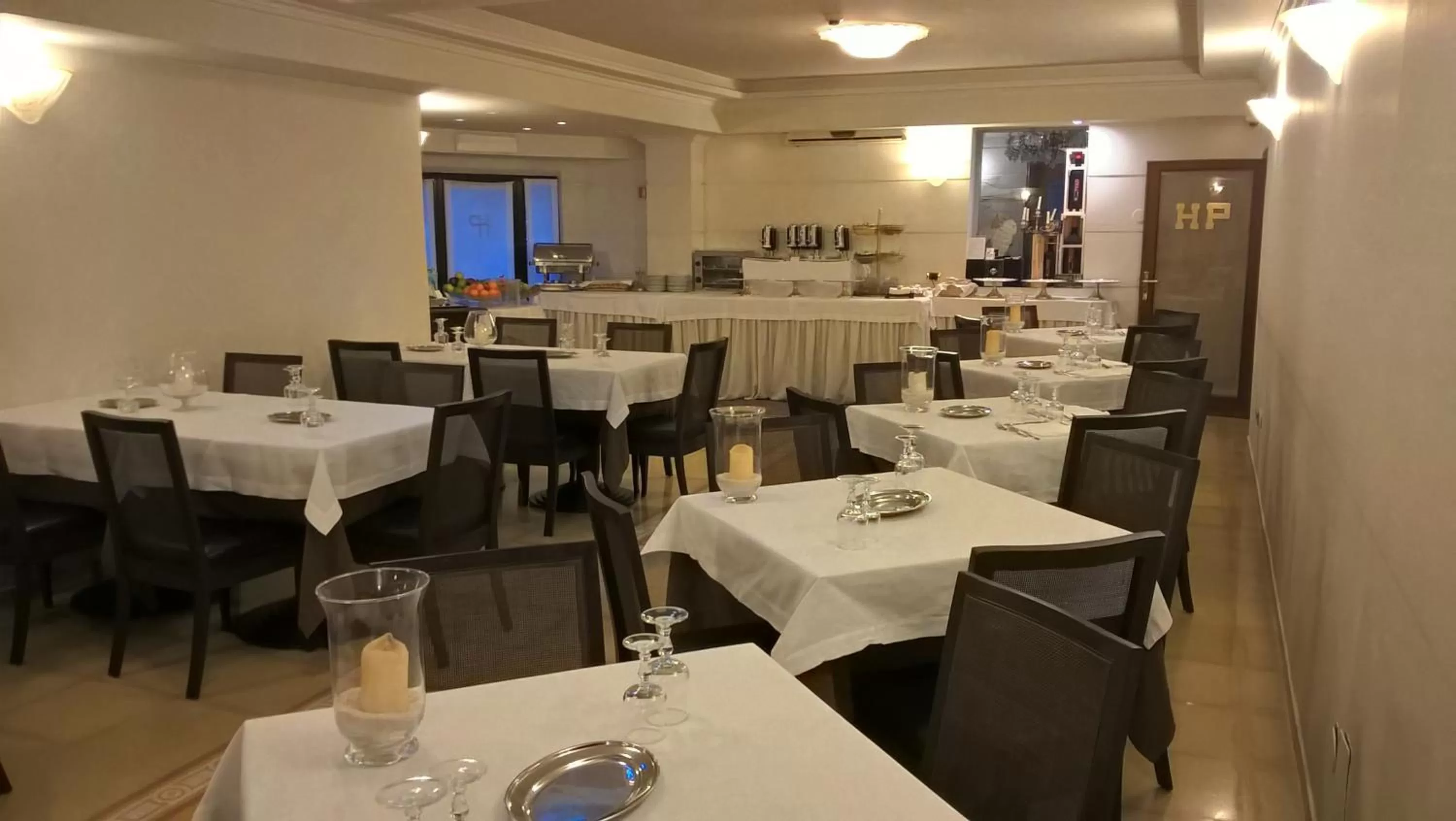 Restaurant/places to eat in Hotel Palma