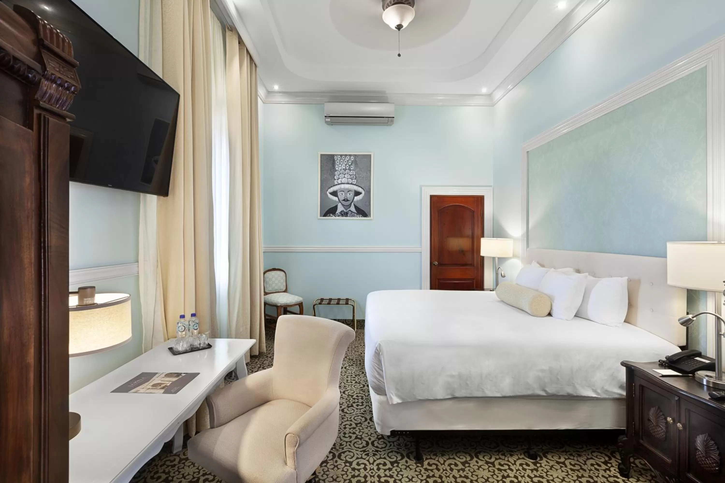 Bedroom, Bed in Hotel la Perla Leon