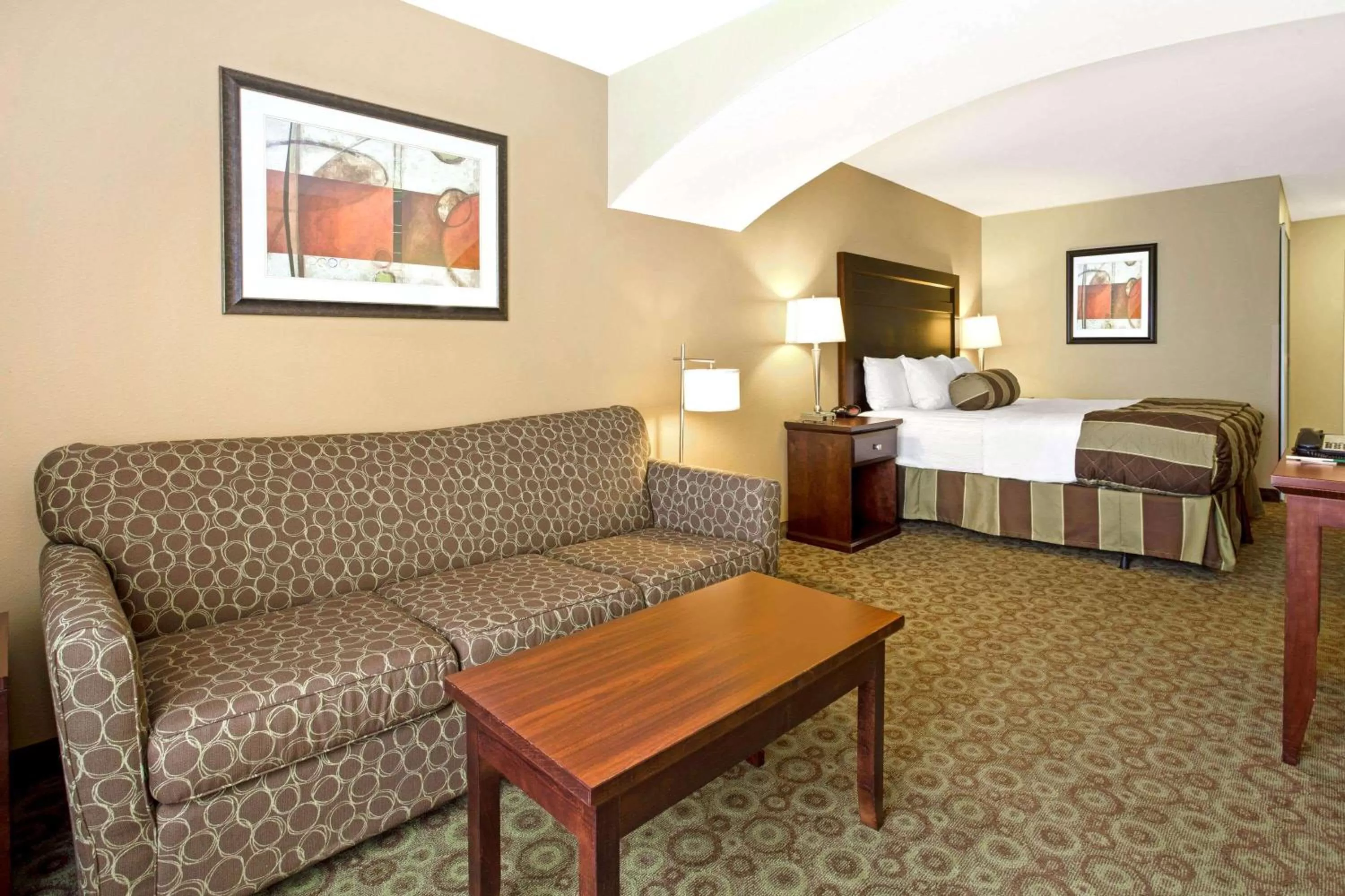 Photo of the whole room, Bed in La Quinta by Wyndham Dickinson