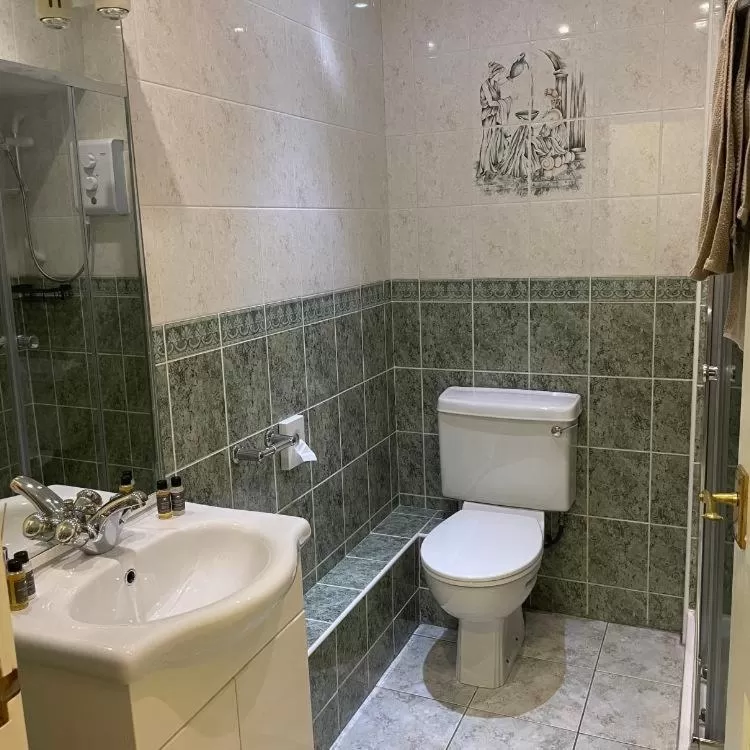 Bathroom in The Cottage Inn