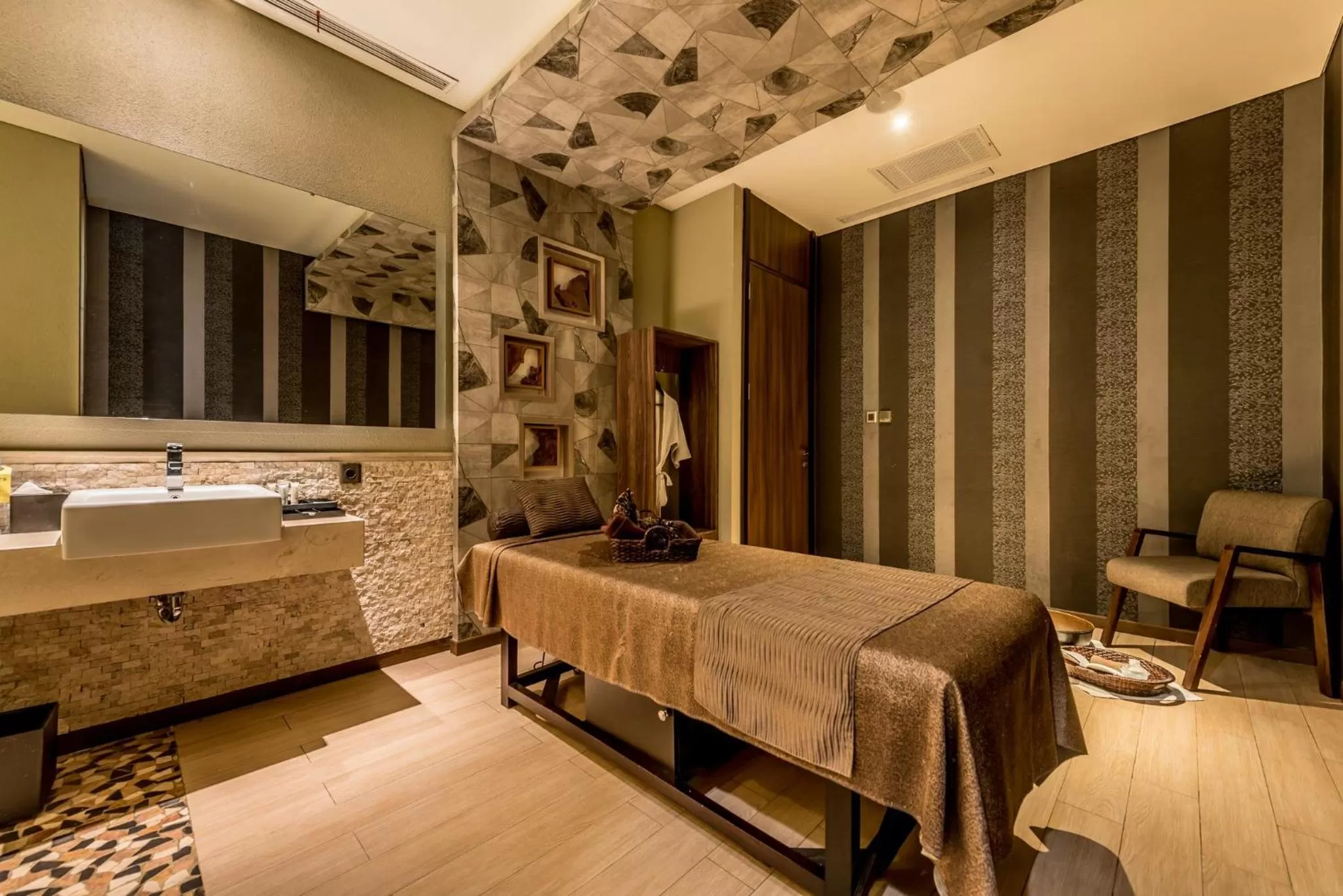 Spa and wellness centre/facilities, Bed in Holiday Inn Cikarang Jababeka by IHG