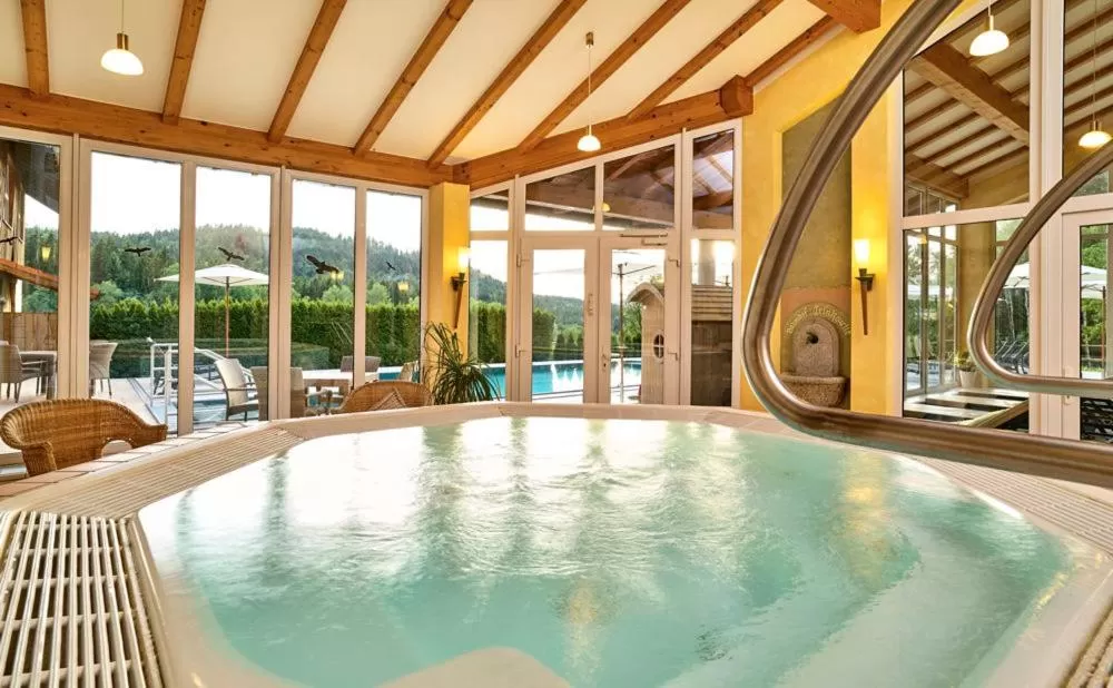 Swimming pool in Wellness- und Vitalhotel Böhmhof