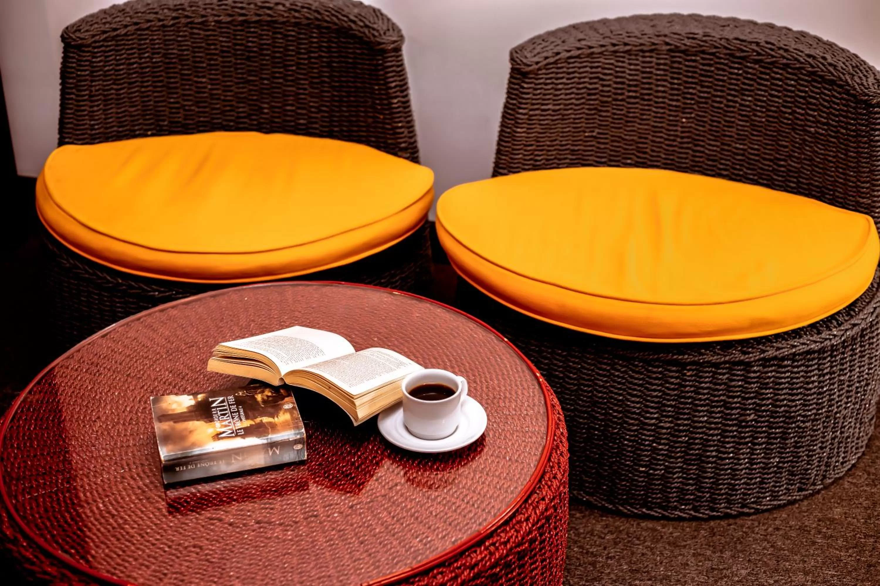 Food and drinks in St.Lachlan Hotel & Suites