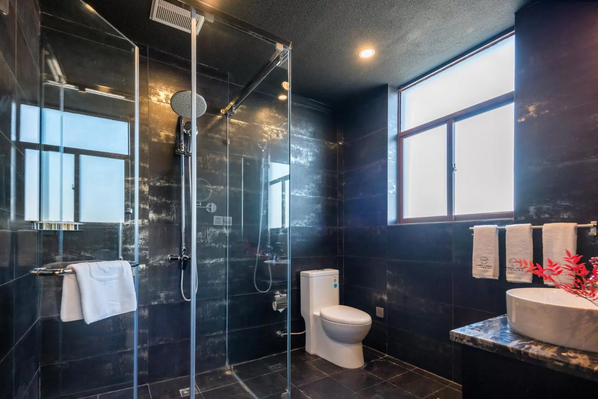 Bathroom in Lijiang Gemmer Hotel
