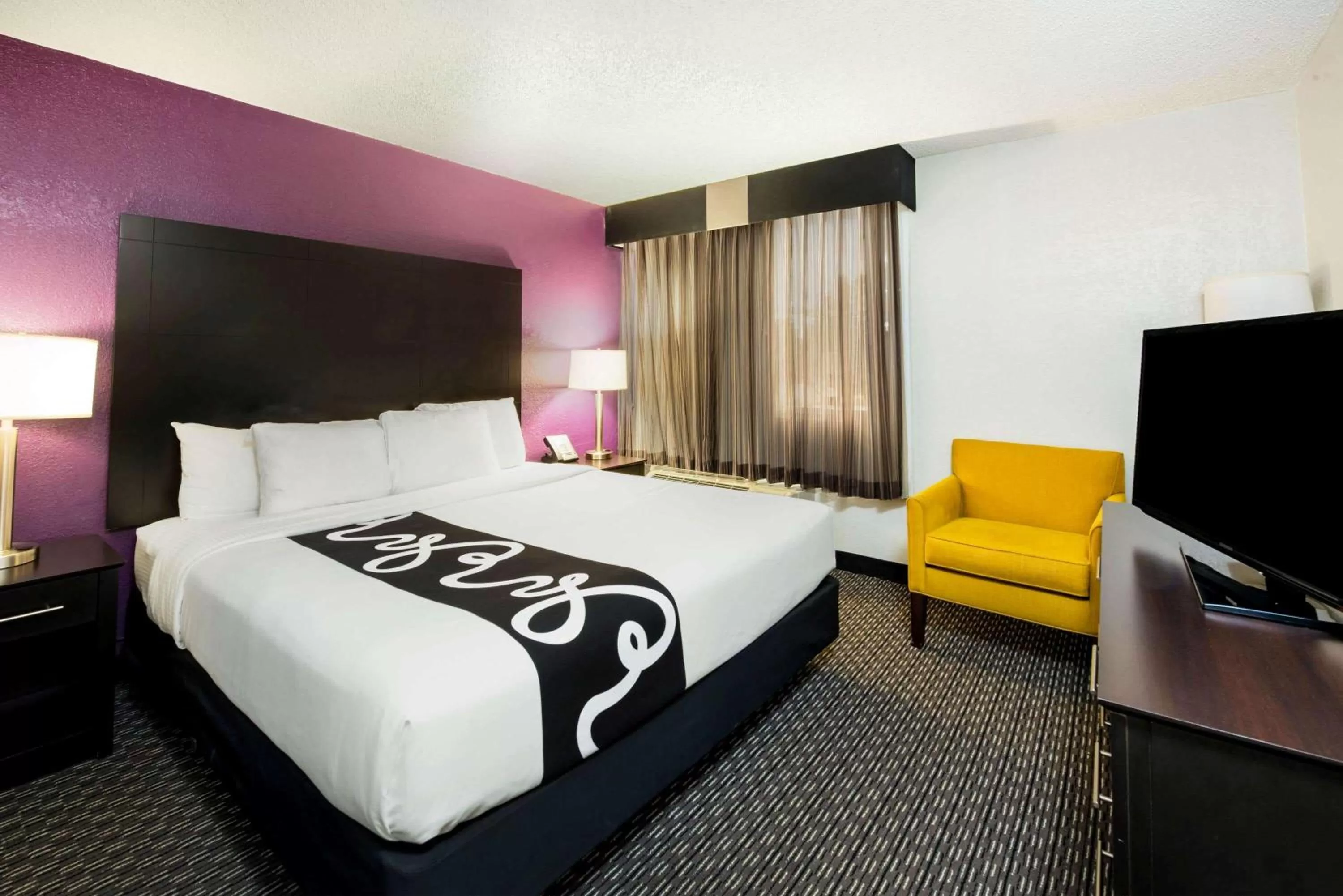 Photo of the whole room, Bed in La Quinta by Wyndham Fort Lauderdale Tamarac