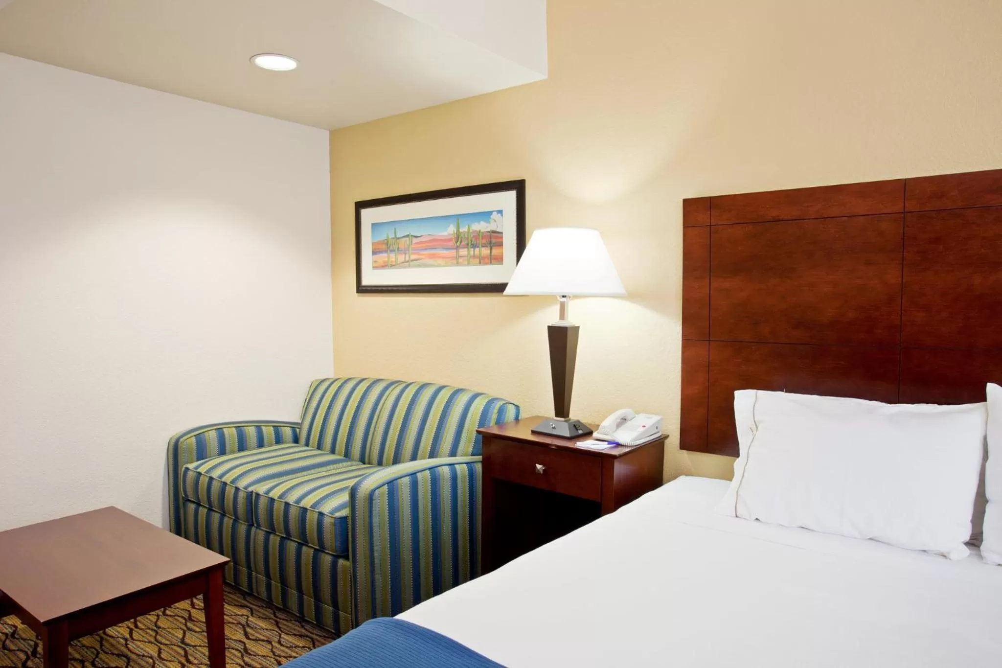 Photo of the whole room, Bed in Holiday Inn Express Scottsdale North by IHG