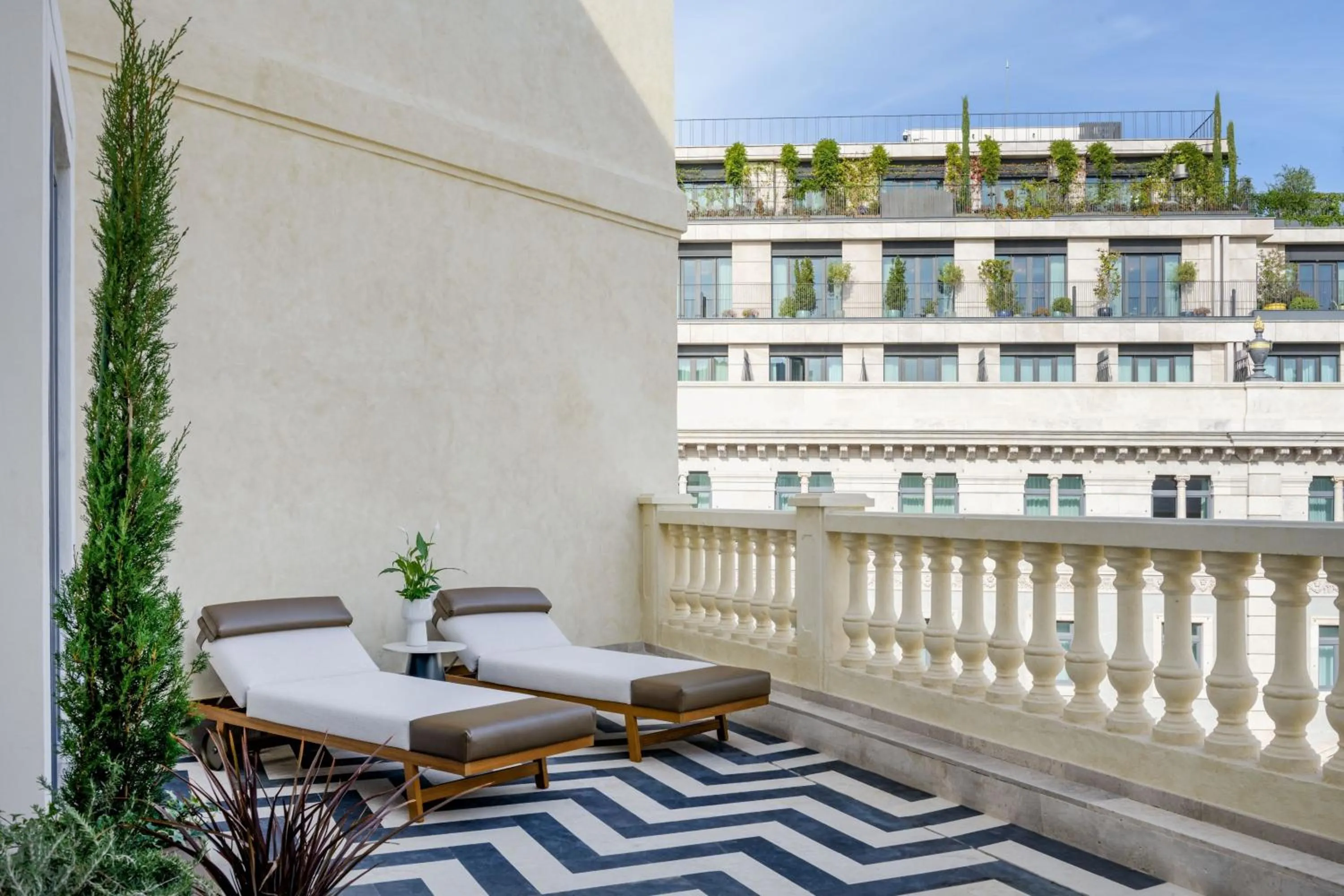 Photo of the whole room in JW Marriott Hotel Madrid