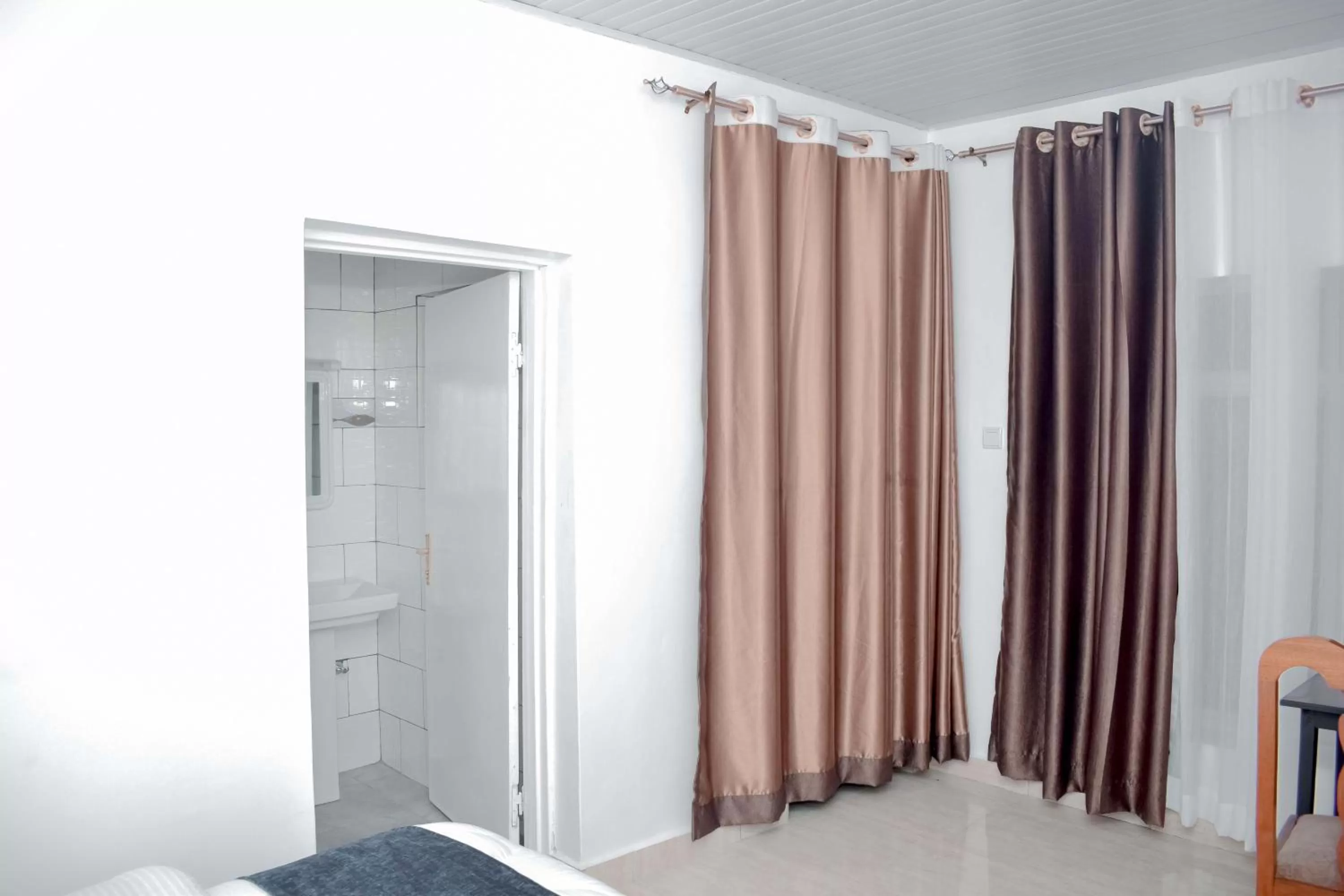 Bedroom in INZOZI AFRICA HOUSE B&B-Gishushu