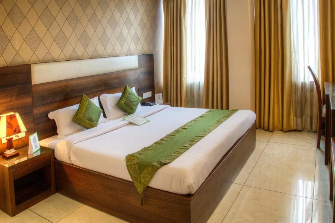 Bedroom, Bed in Hotel Dreamland Chandigarh