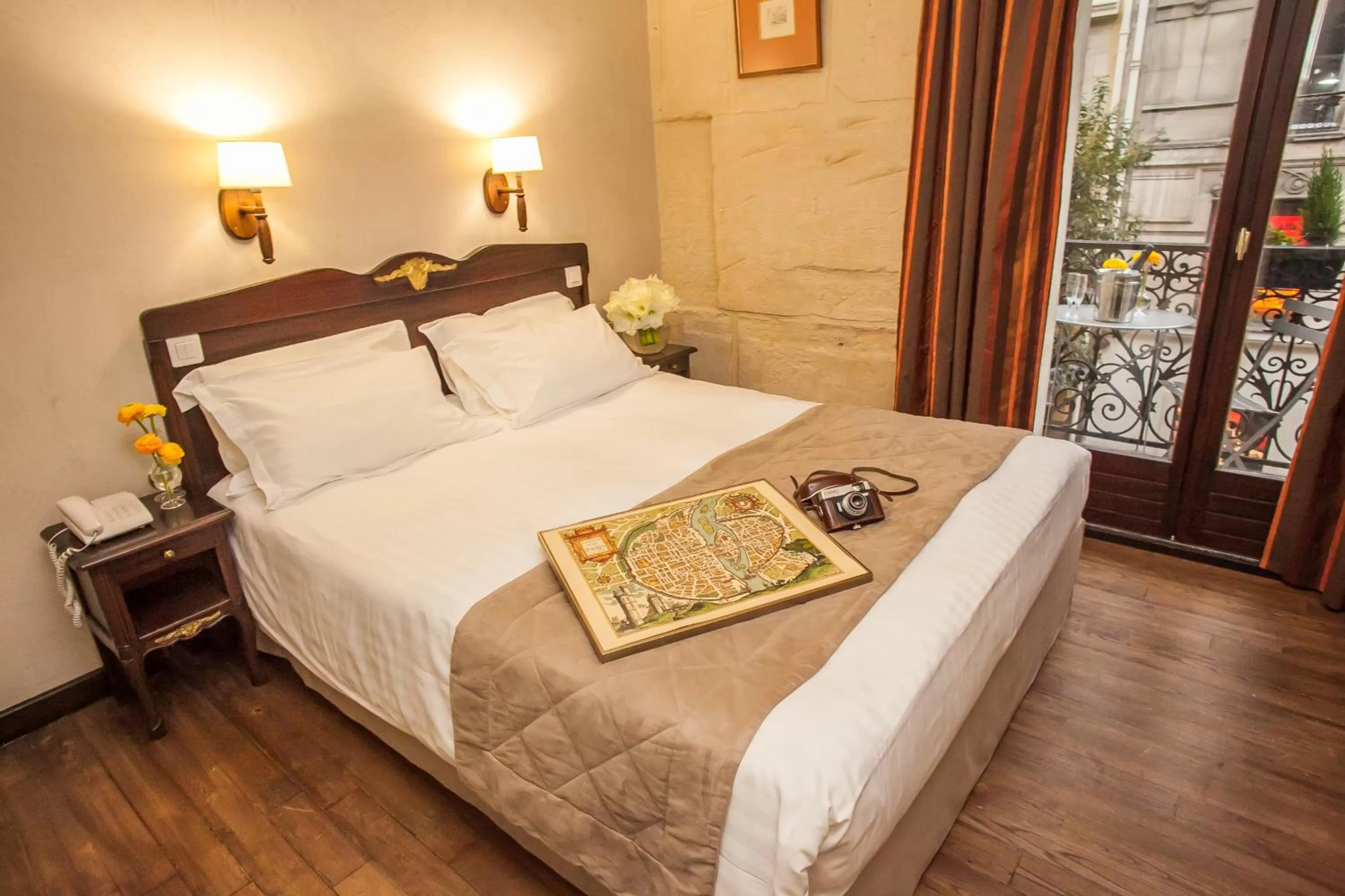 Tradition Room with Balcony in Europe Saint Severin-Paris Notre Dame