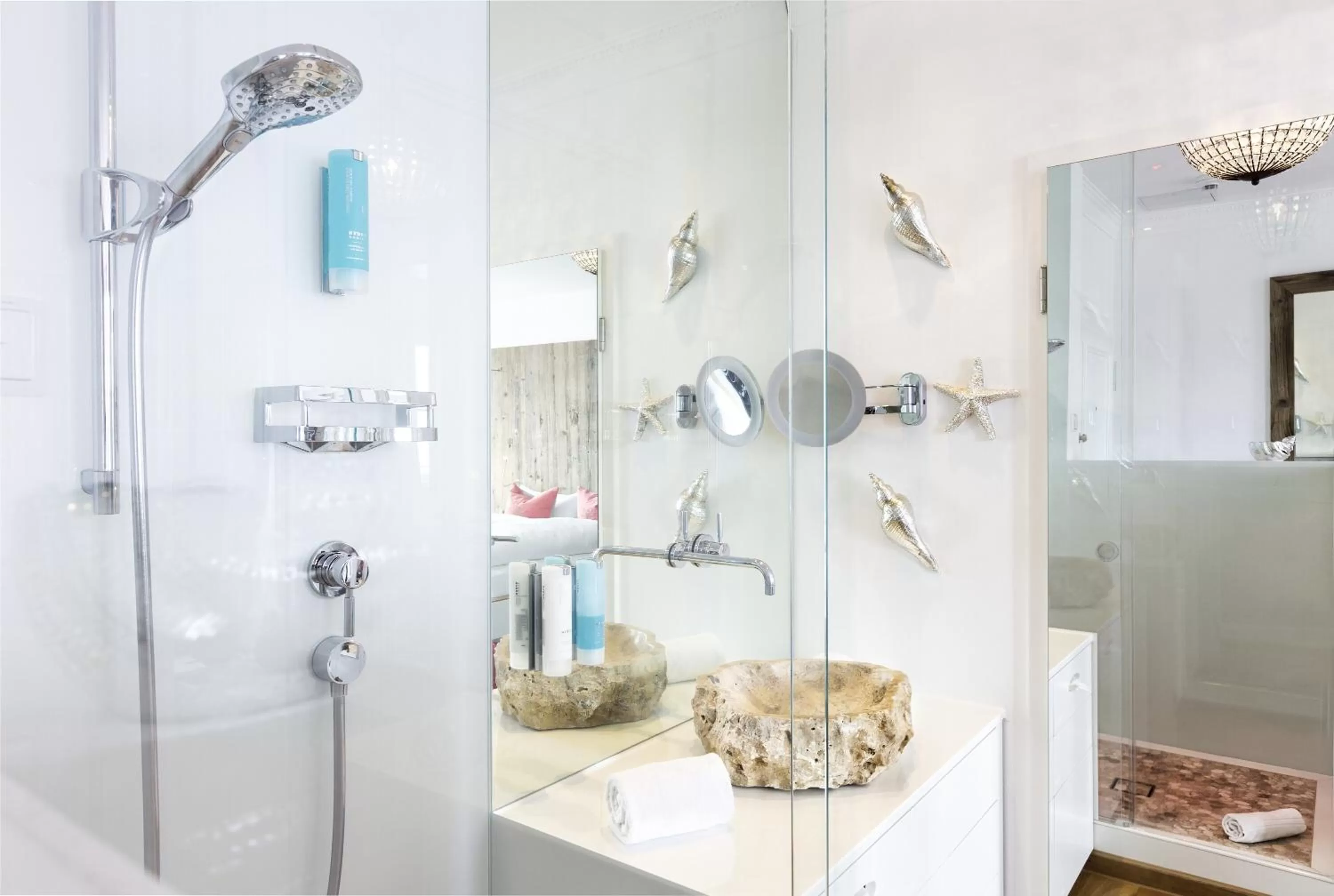 Bathroom in YachtHotel Helvetia Spa- und Wellnessdomizil