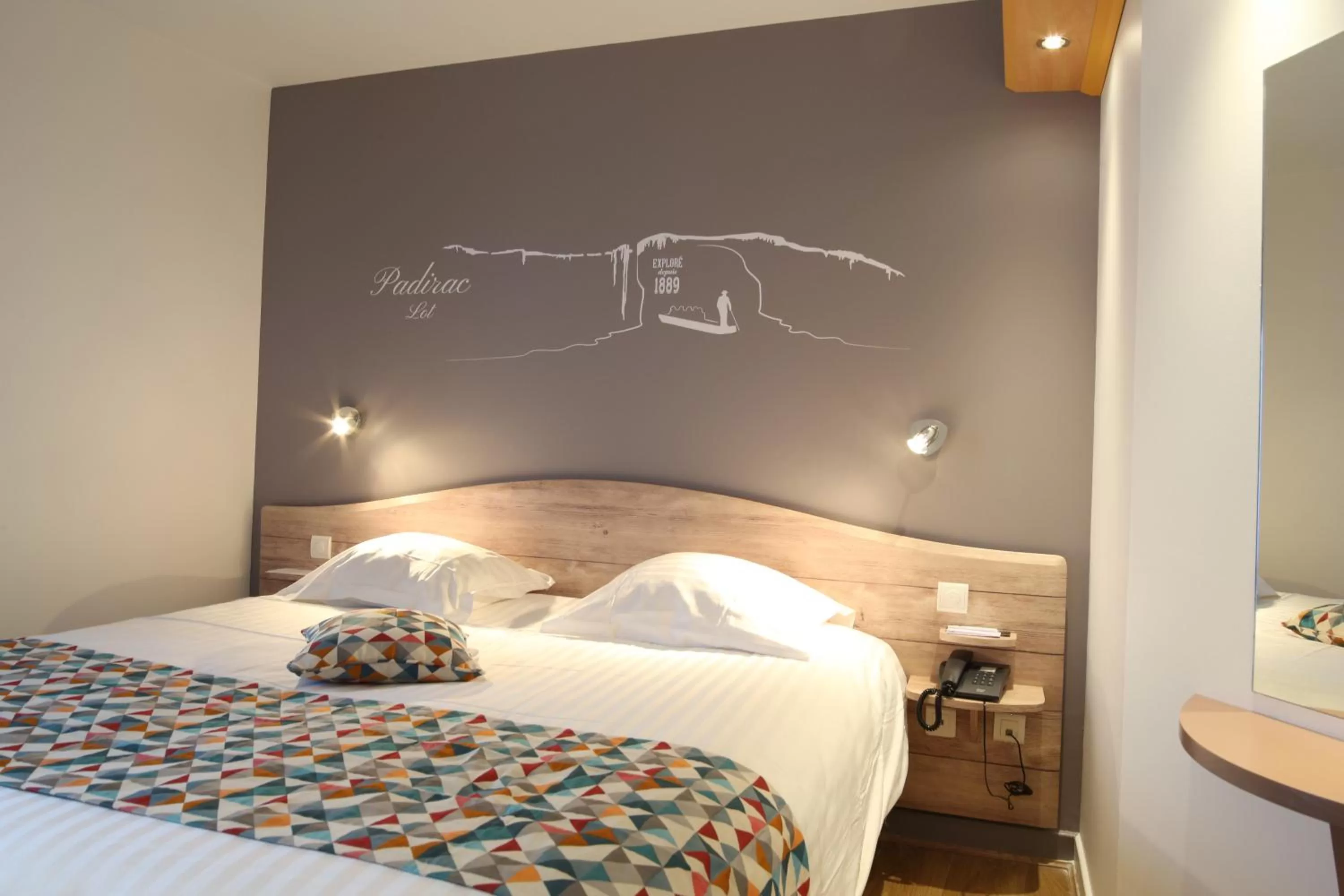 River view, Bed in Best Western Le Pont d'Or