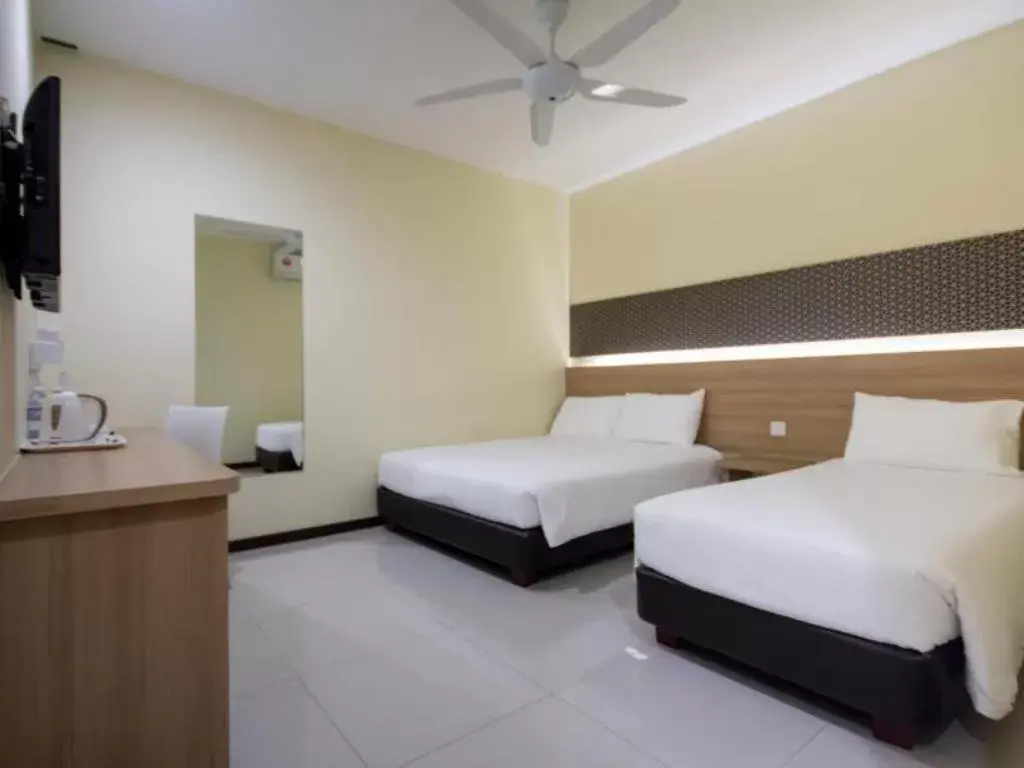 Deluxe Triple Room in 118 Hotel Macalister Deluxe Triple Room in 118 Hotel Macalister