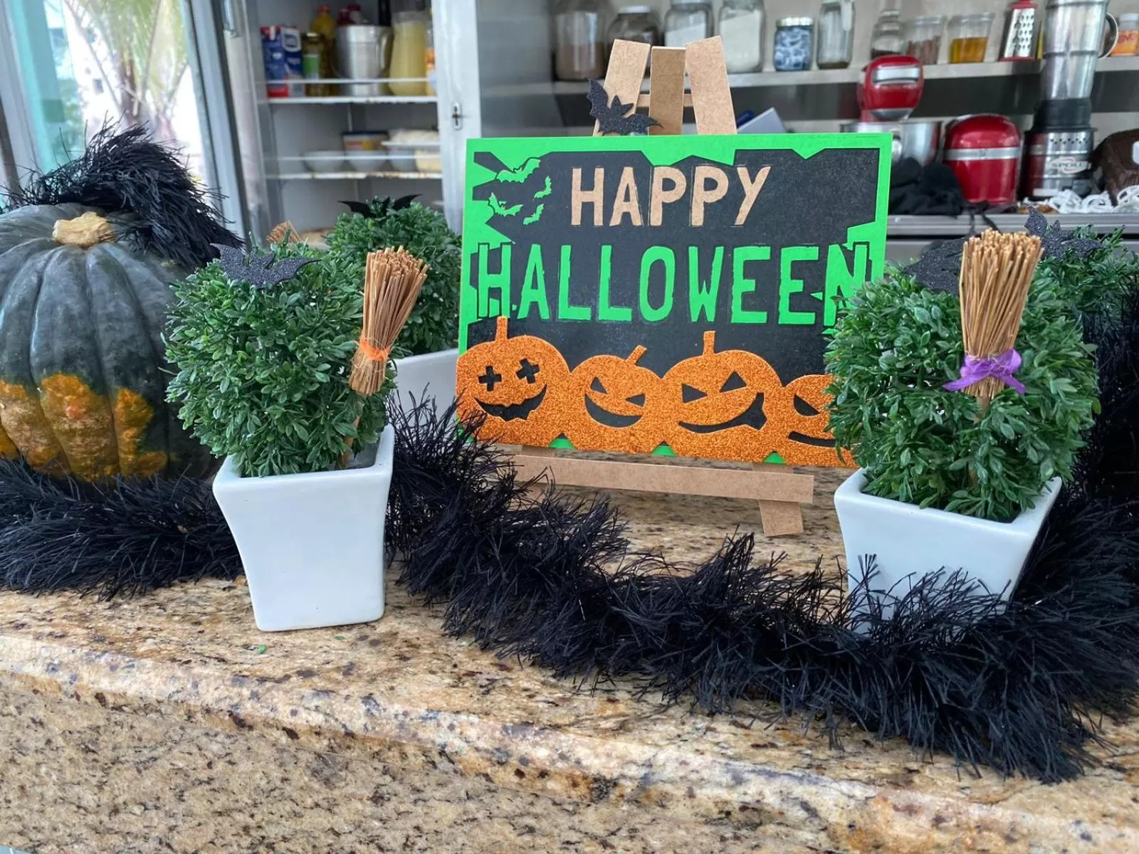 Restaurant/places to eat in Upper Hotel