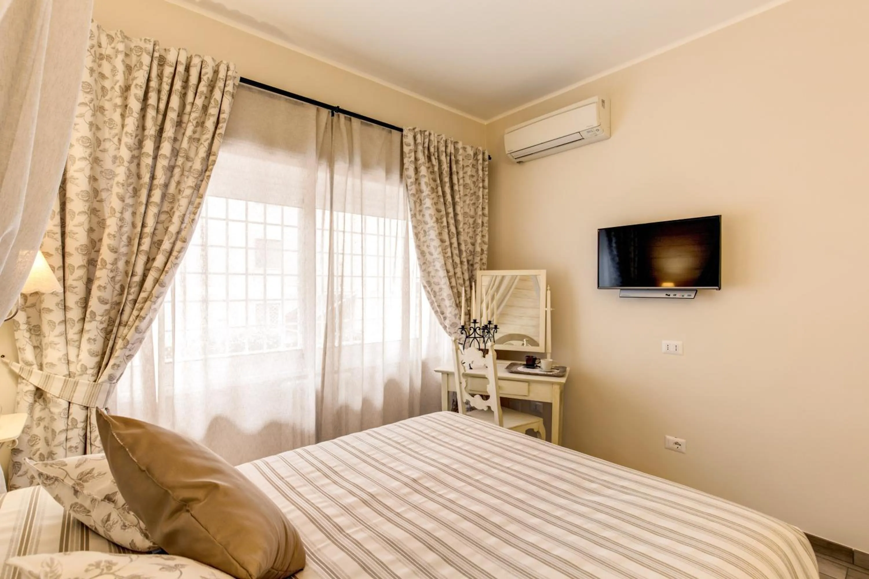 Bedroom, Bed in Casa Tua Vaticano Guest House