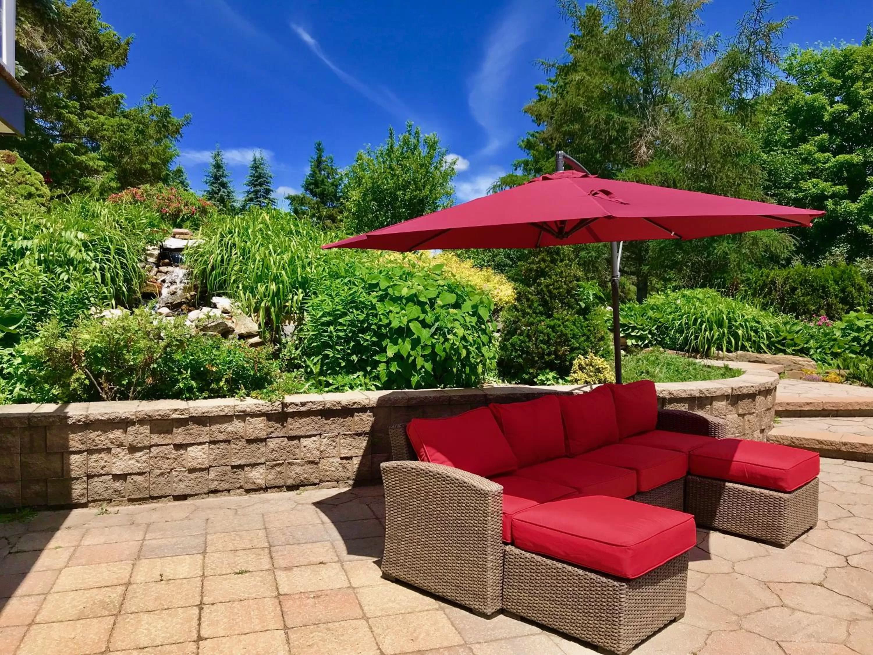 Patio in Auberge Tom B&B