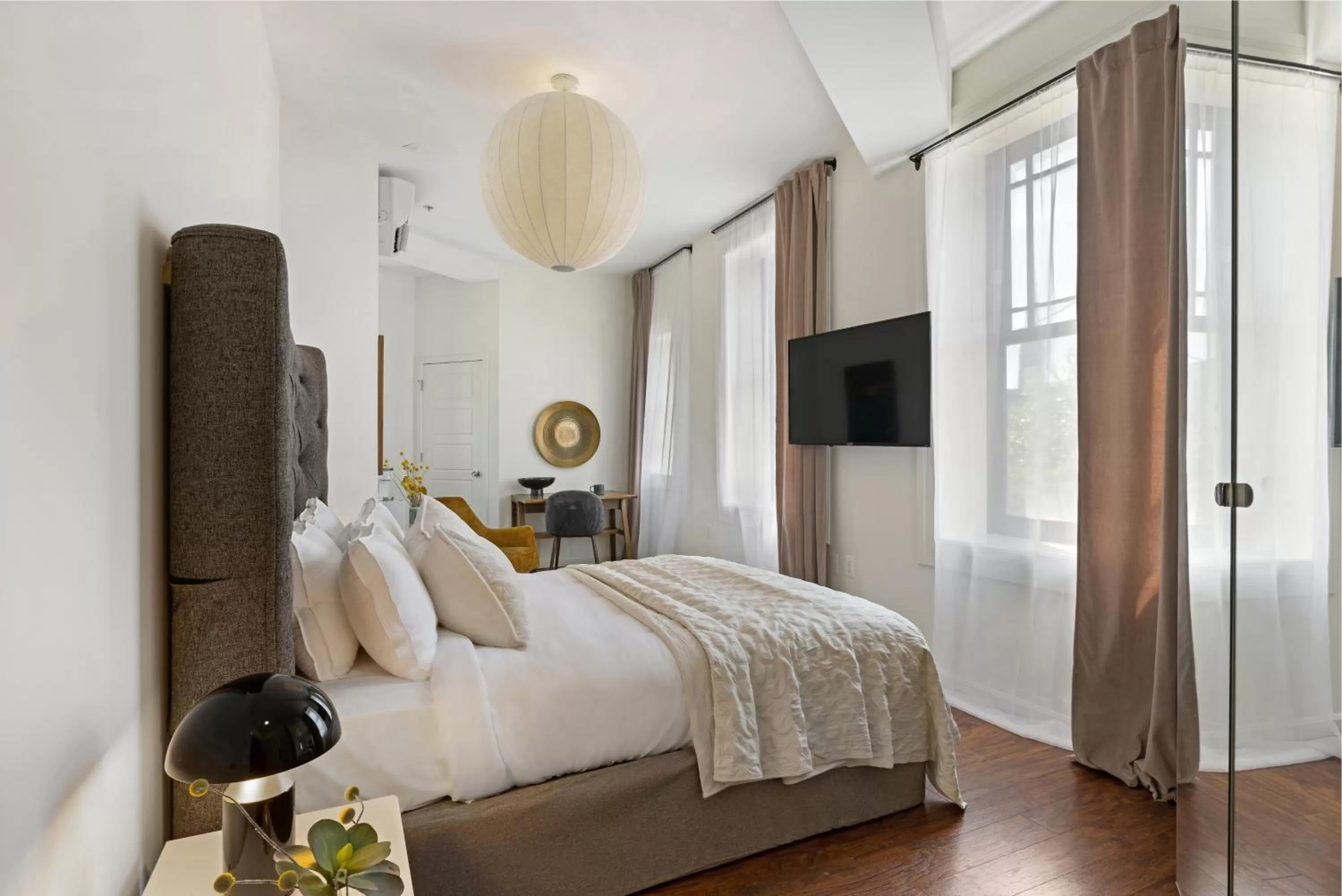 Bedroom, Bed in Brexton Hotel