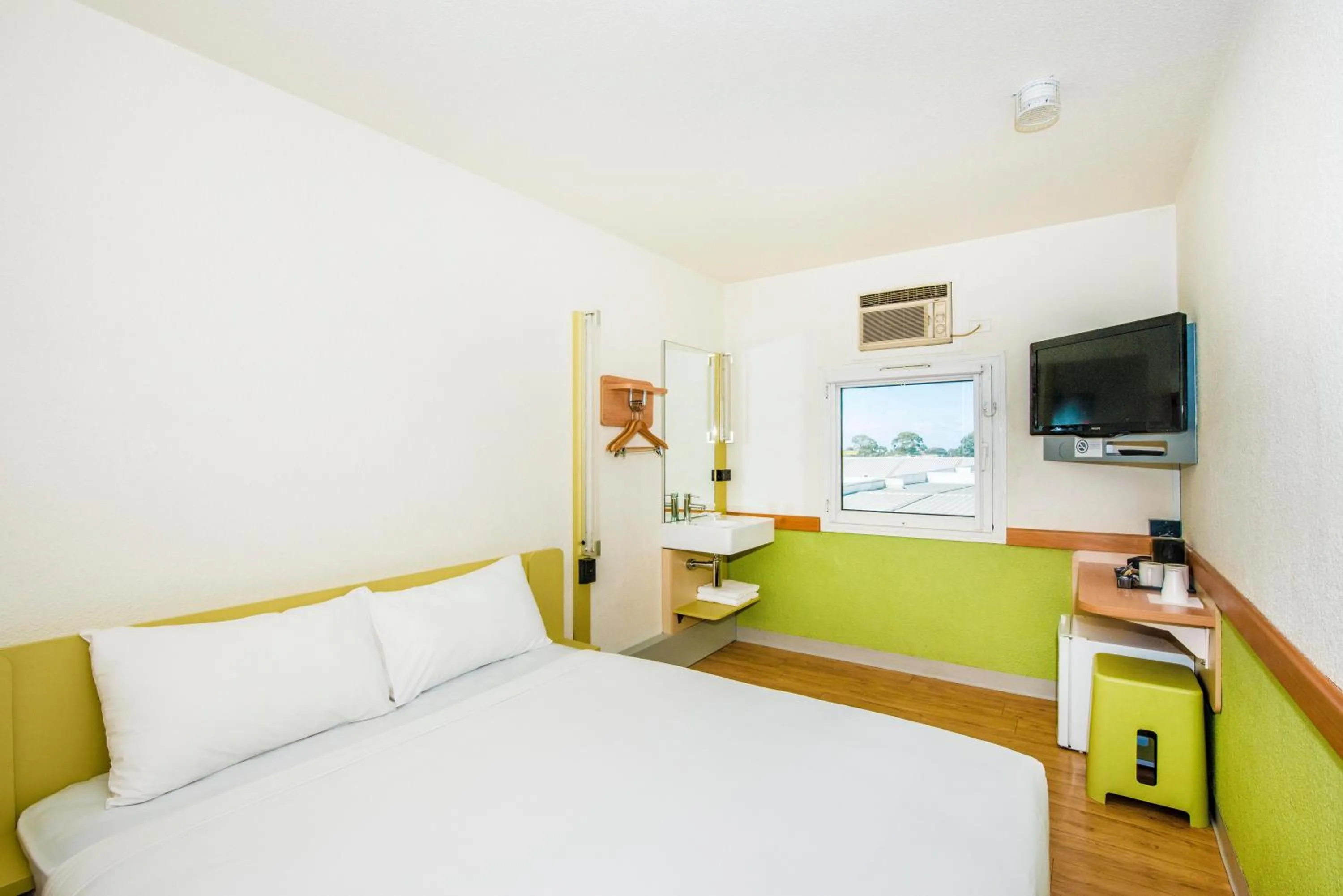 Bedroom, Bed in ibis Budget - Fawkner