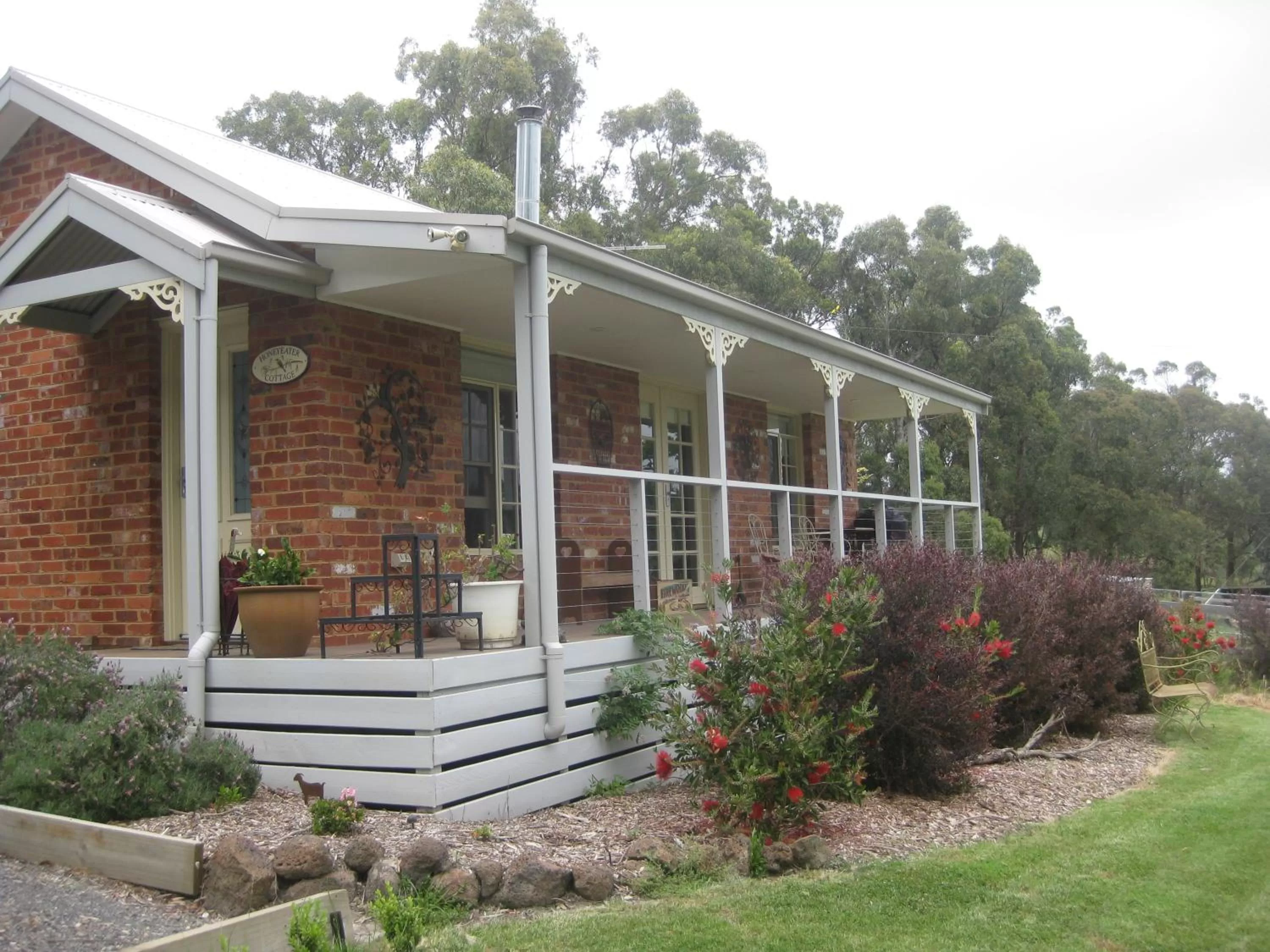 Property building in Honeyeater Cottage