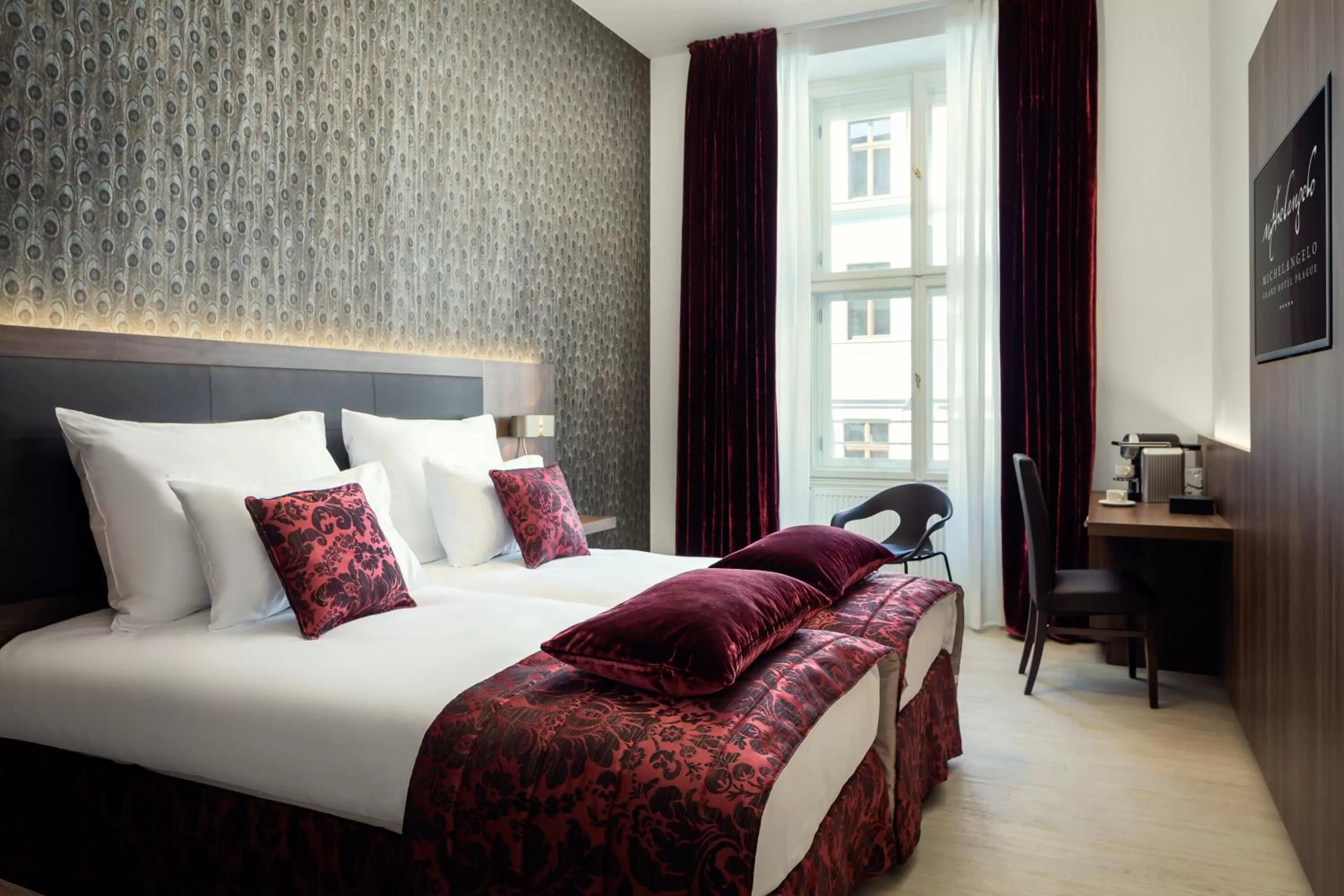 Bed in Michelangelo Grand Hotel