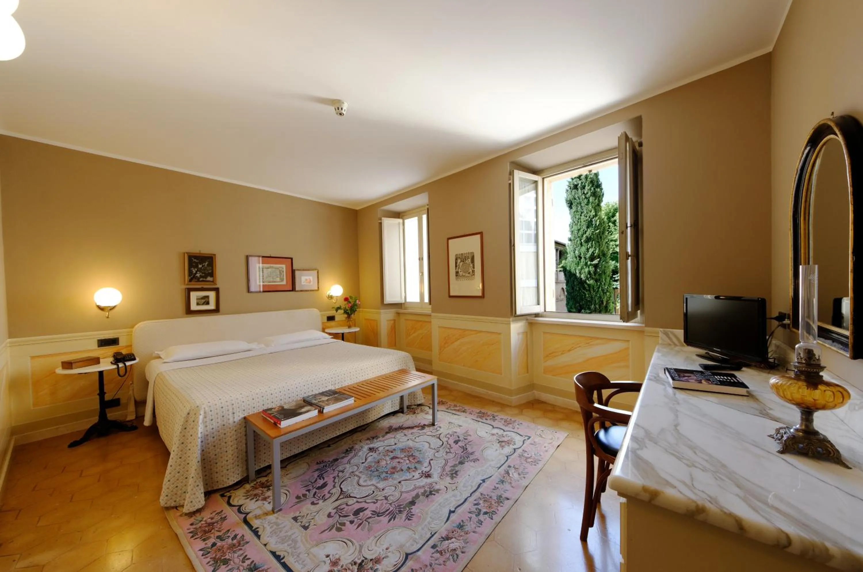 Bed in Hotel San Luca