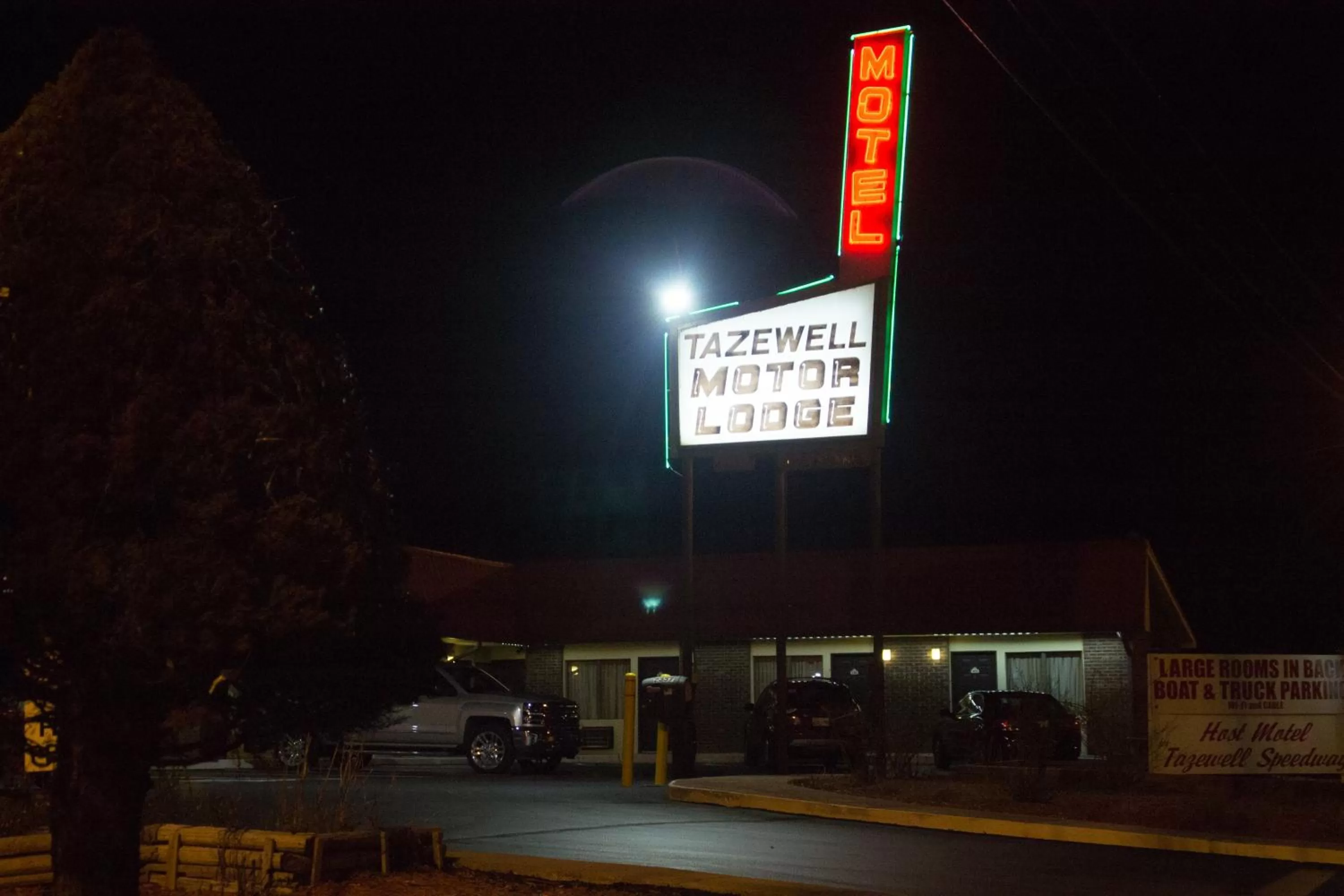 Facade/entrance in Tazewell Motor Lodge