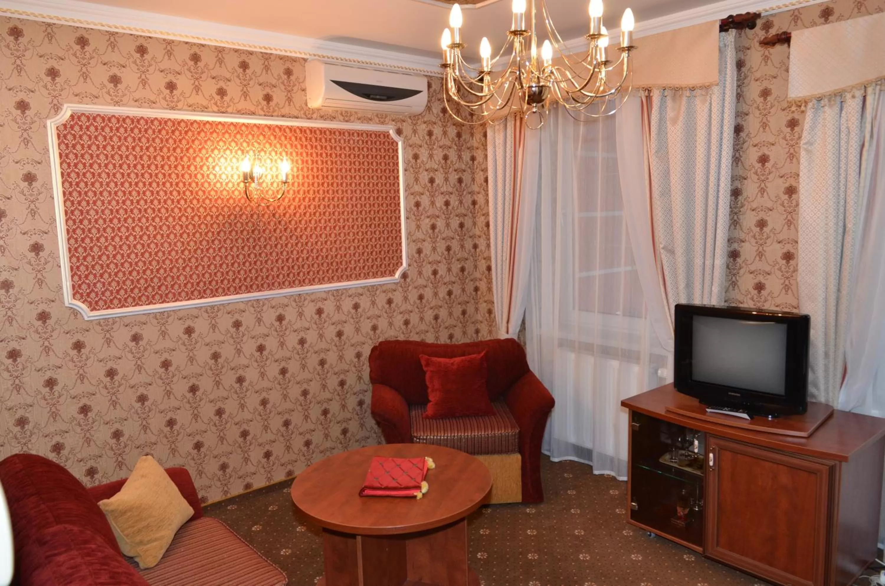 Photo of the whole room in Hotel Serpanok