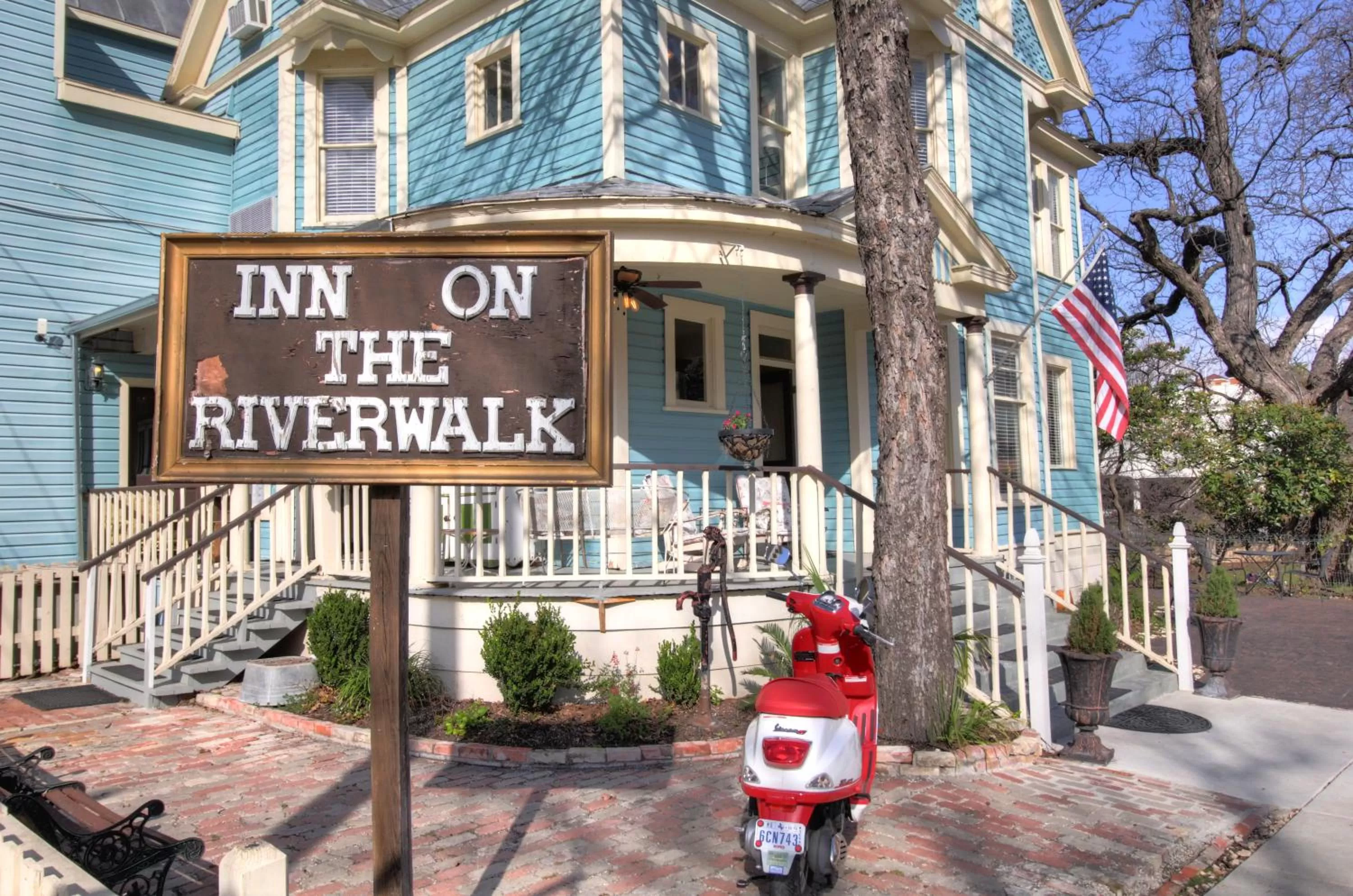 Facade/entrance in Inn on the Riverwalk