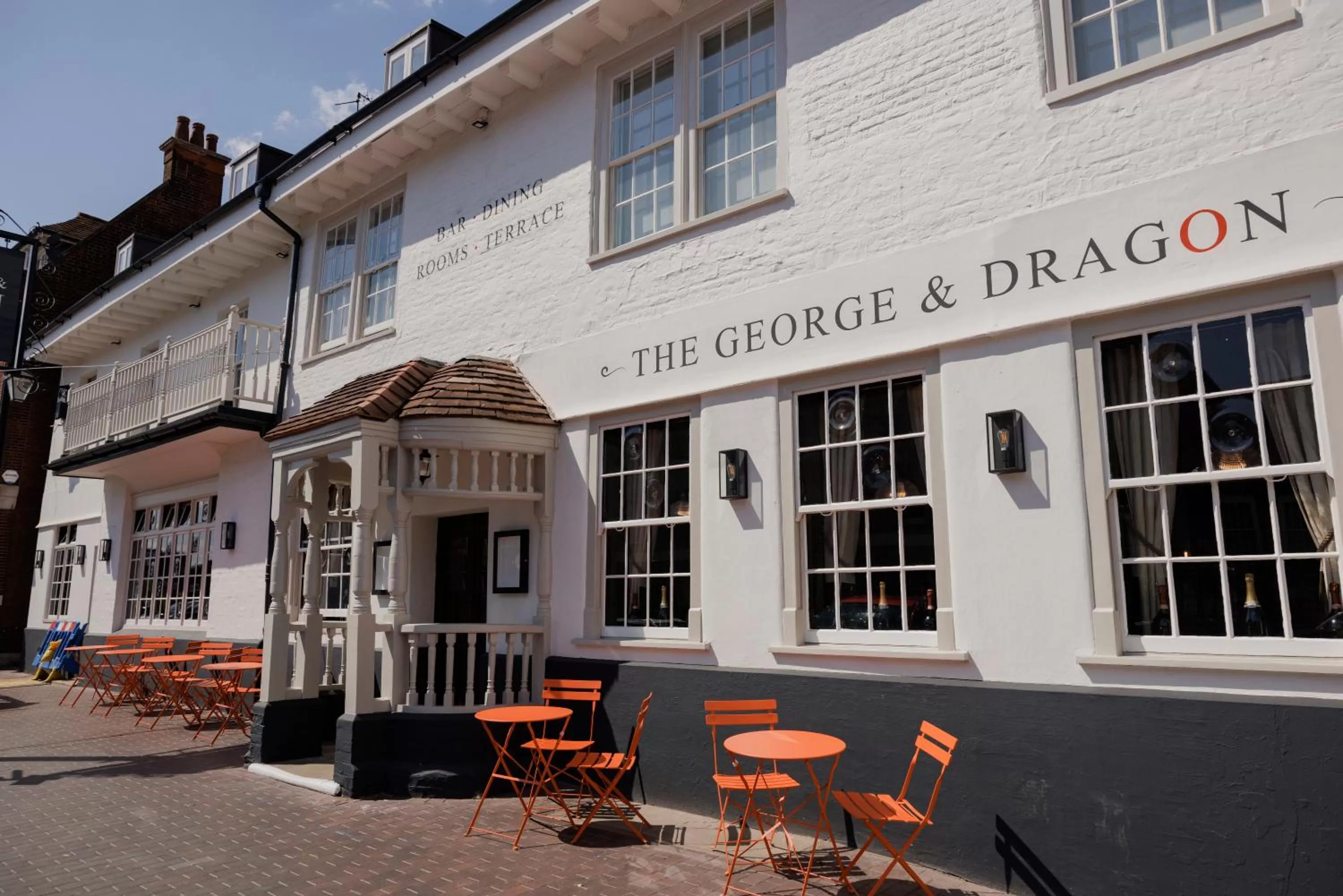Facade/entrance in The George & Dragon